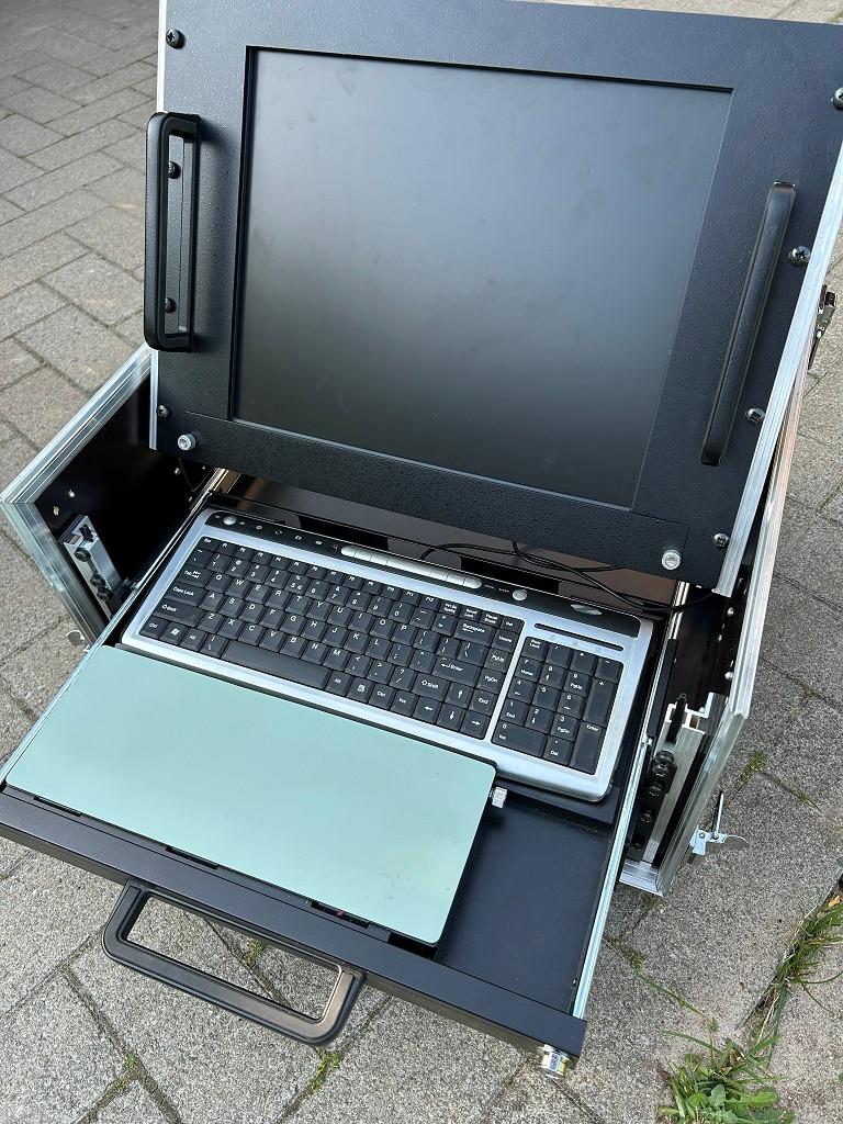 Rack PC - Computer met scherm 19" rackmount, Informatique & Logiciels, Ordinateurs de bureau, Utilisé, 3 à 4 Ghz, HDD, Moins de 4 GB