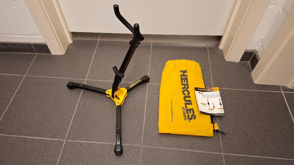 Support saxophone Hercules, Musique & Instruments, Enlèvement, Comme neuf, Saxophone