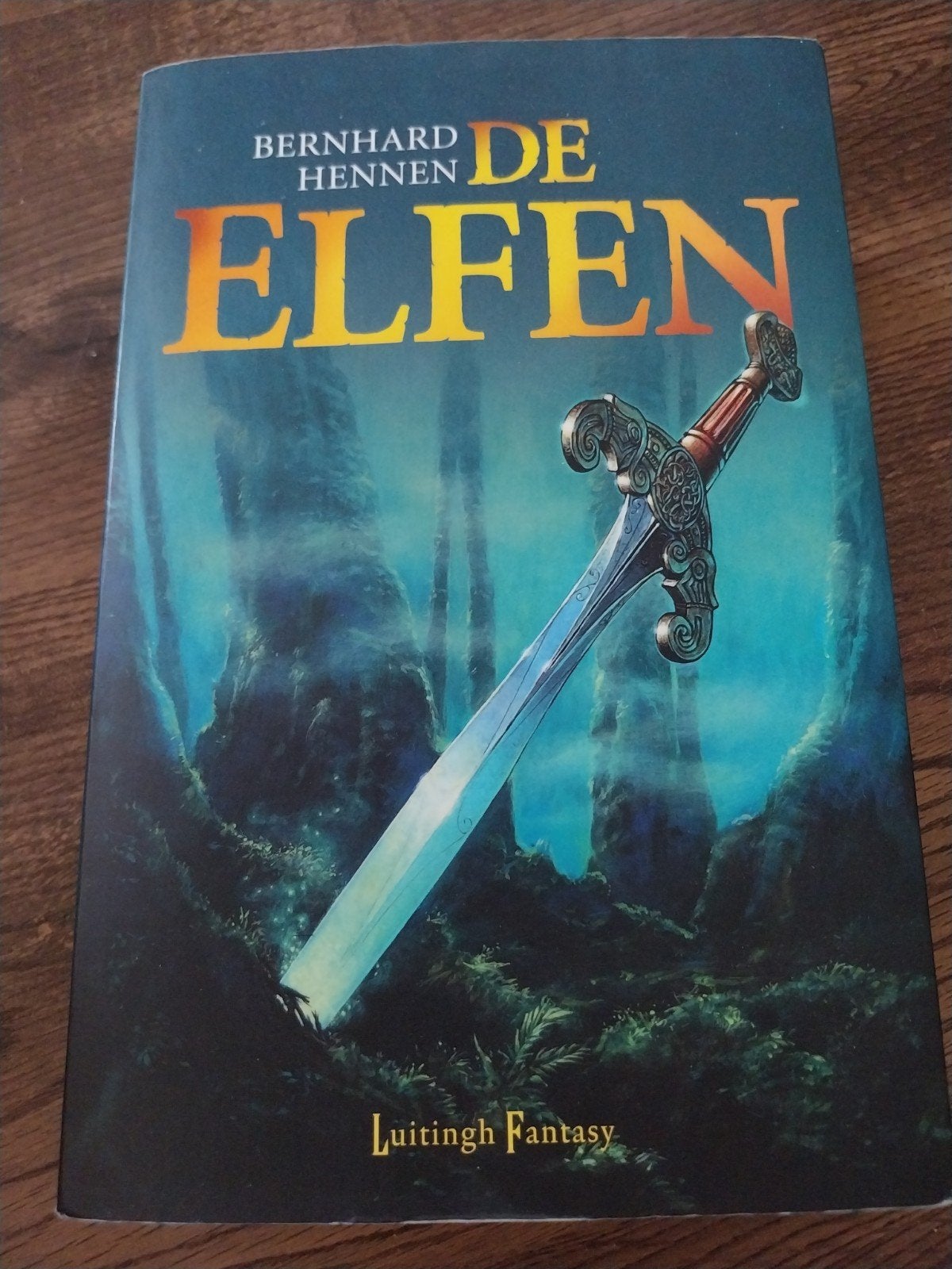 Bernhard Hennen - De elfen, Ophalen of Verzenden, Bernhard Hennen