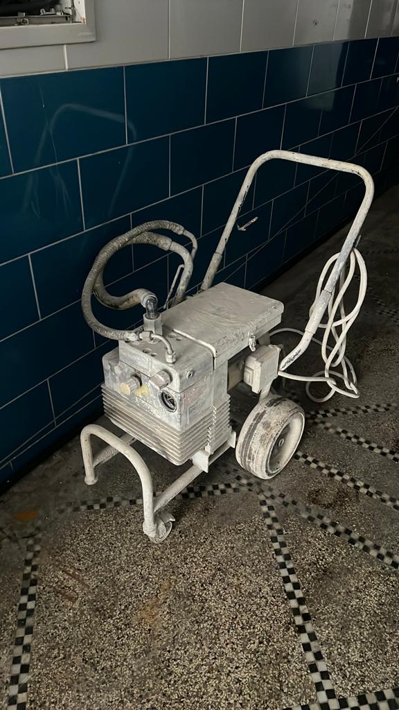 Machine à peinture, Ophalen, Gebruikt