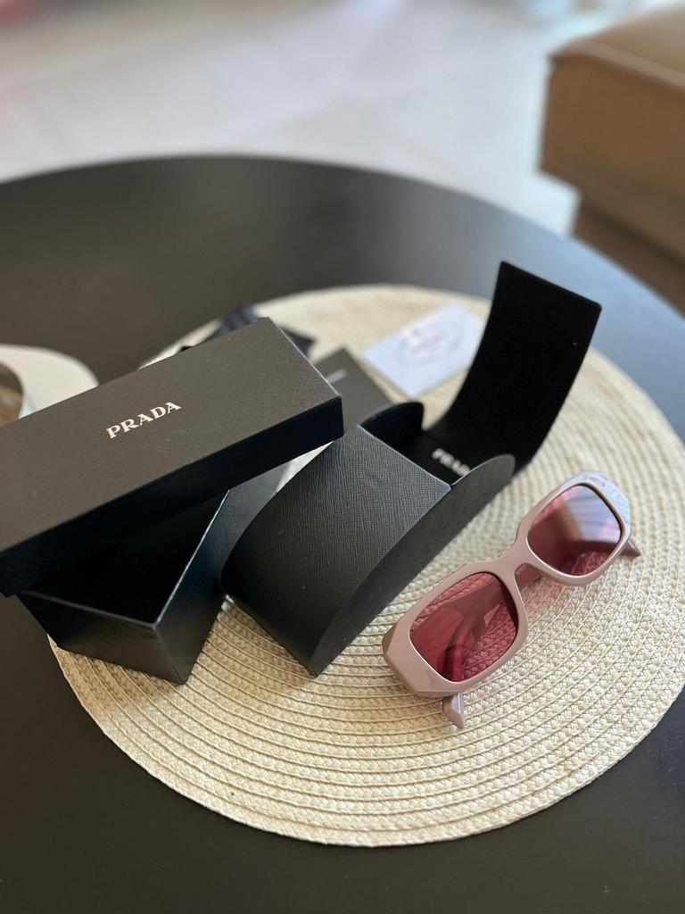 Prada dames - PR17WS, Handtassen en Accessoires, Ophalen of Verzenden, Nieuw, Zonnebril, Prada