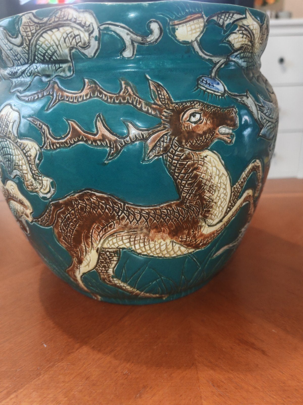 Cache pot en barbotine ART DECO "Chiens de chasse & Cerf", Enlèvement