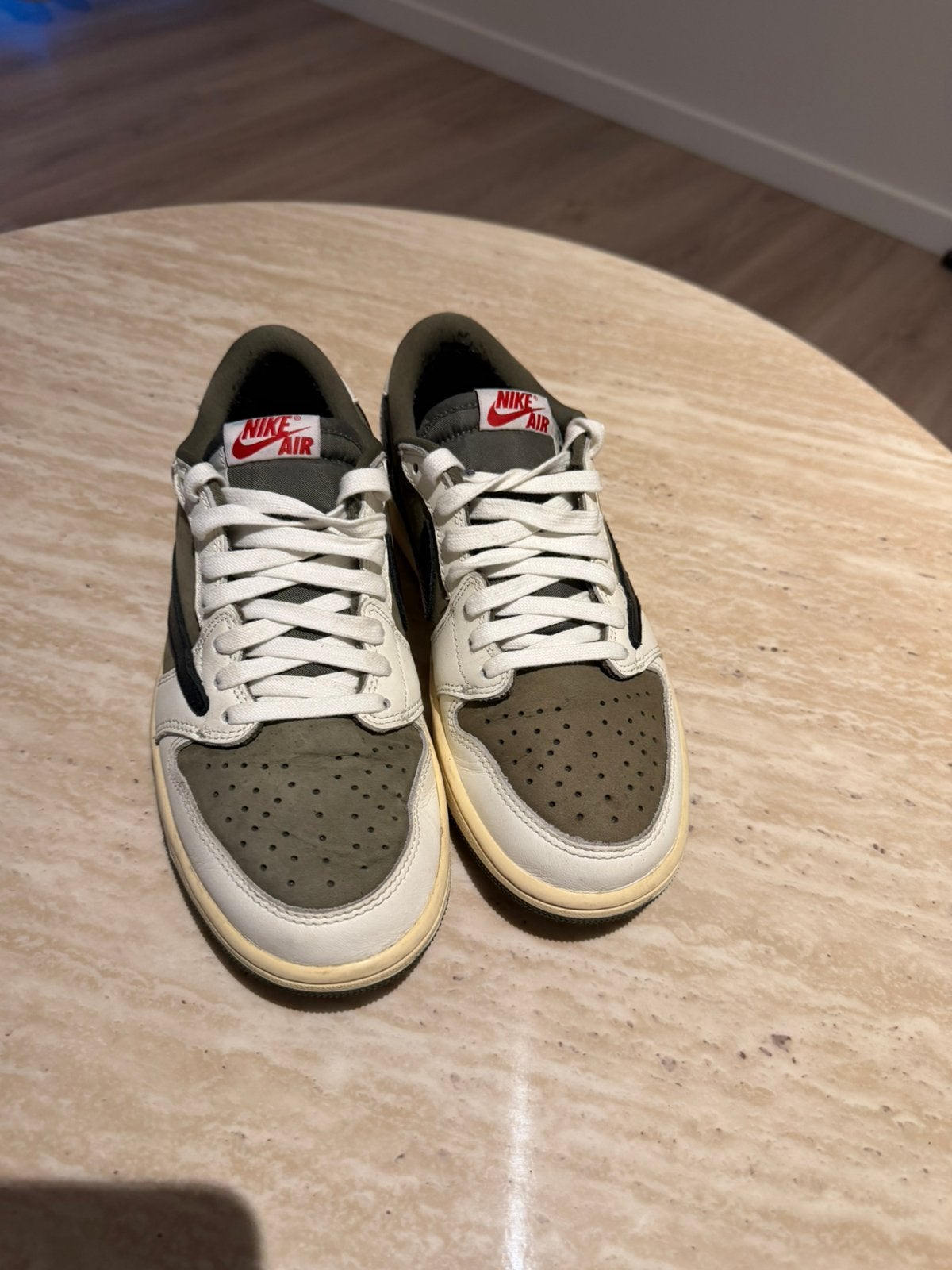 Titel: Nike Air Jordan 1 Low Travis Scott – Olive / Black, Overige kleuren, Ophalen of Verzenden, Sneakers, Gedragen