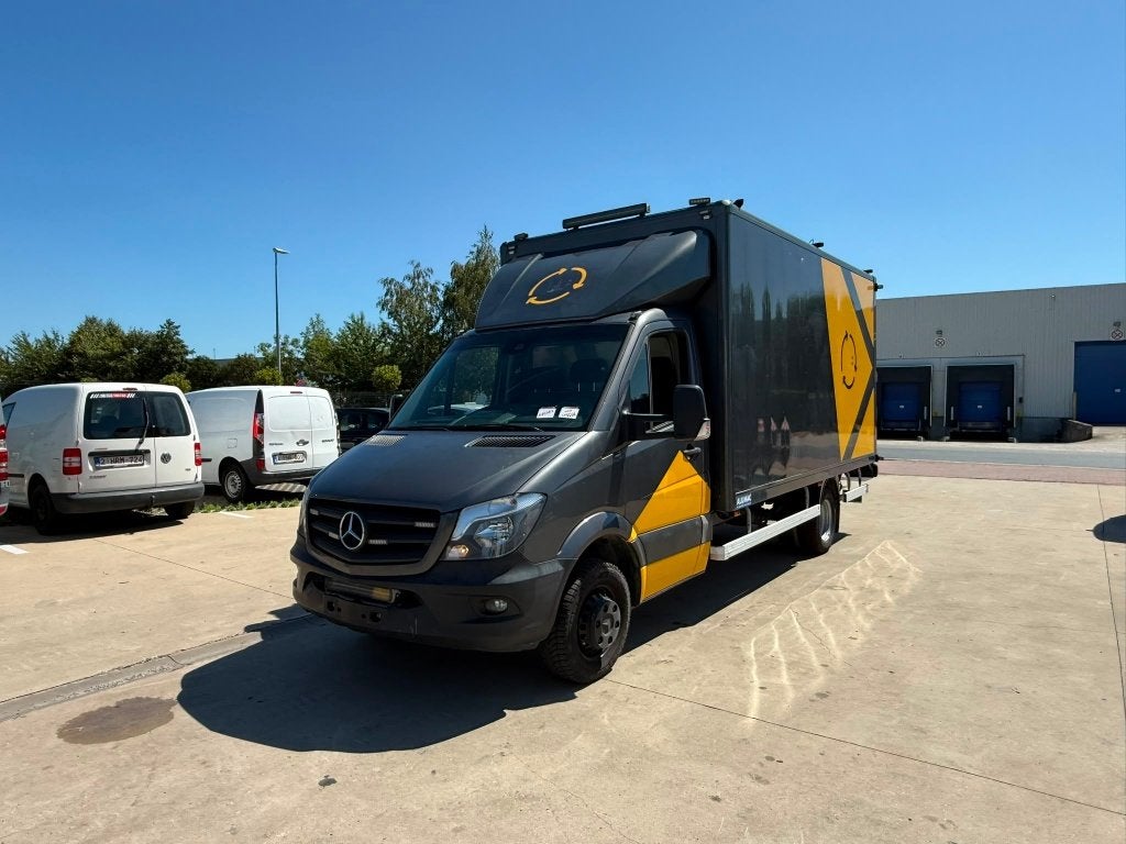 Mercedes-Benz Sprinter 516 (Stock ID 74717), Auto's, Bestelwagens en Lichte vracht, Euro 5, Stof, Zwart, Bedrijf