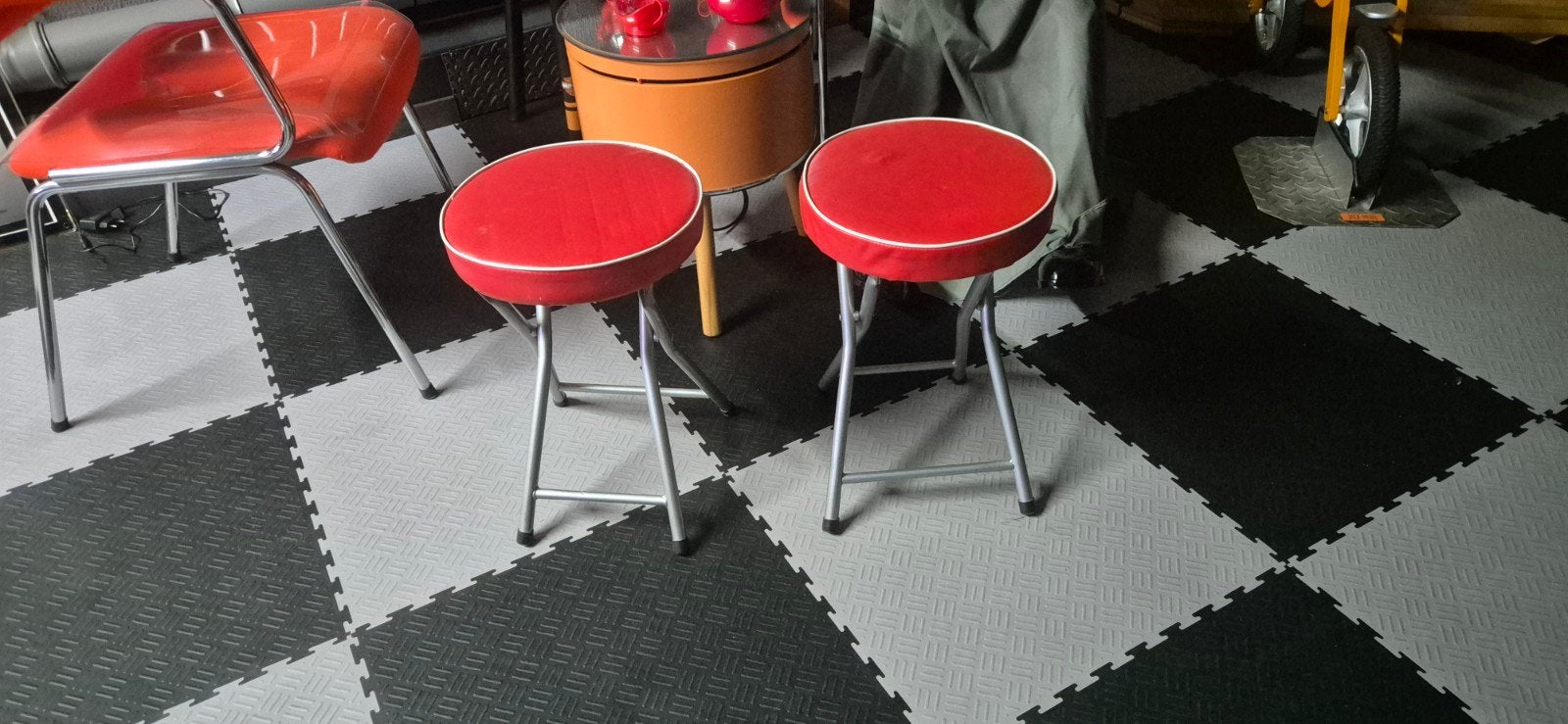 Retro klapstoeltjes, 30cm diameter, 45cm h., Verzamelen, Ophalen