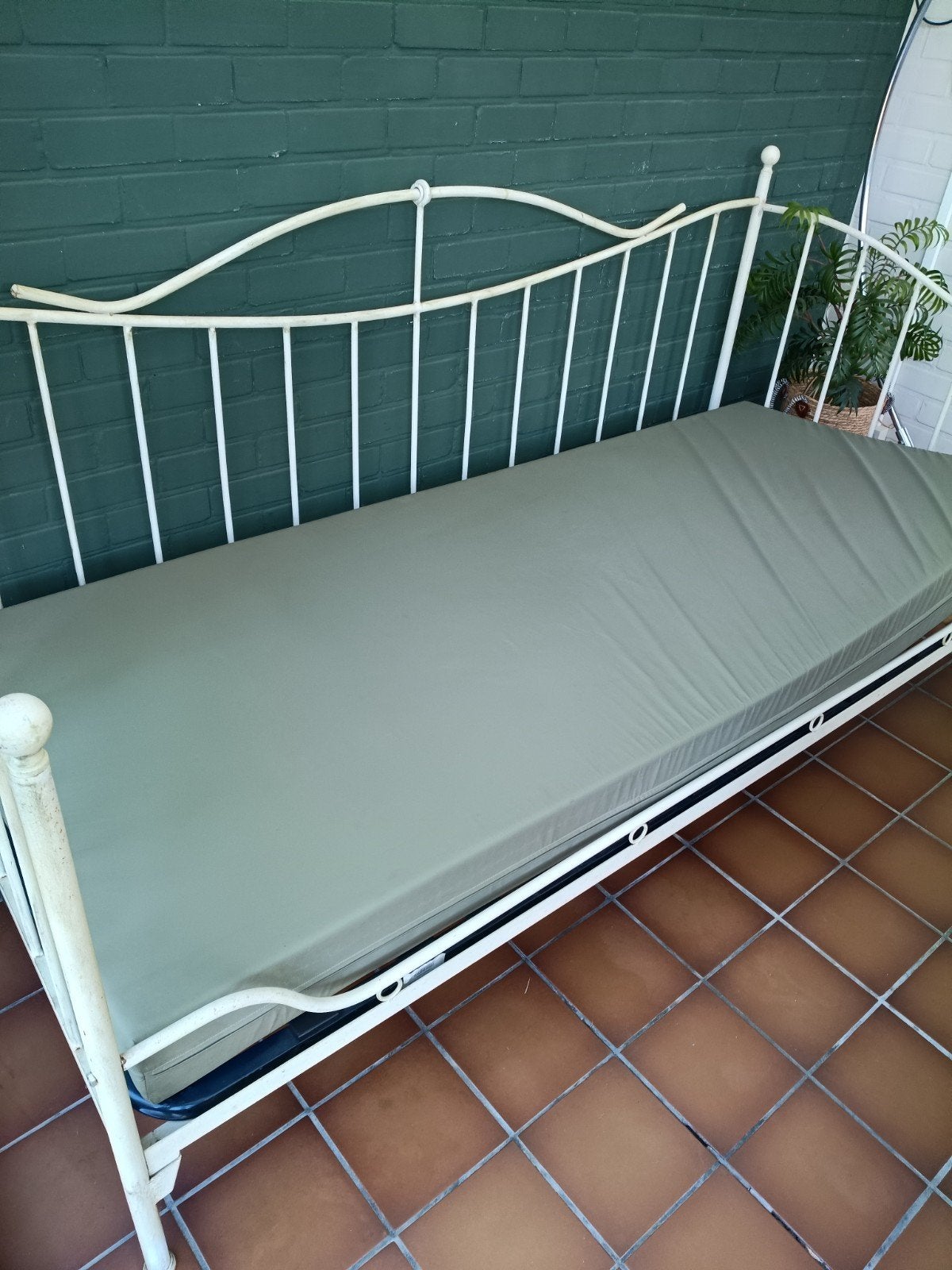 Sierlijk bed voor tuin of slaapkamer, 90 cm, Comme neuf, Enlèvement, Blanc