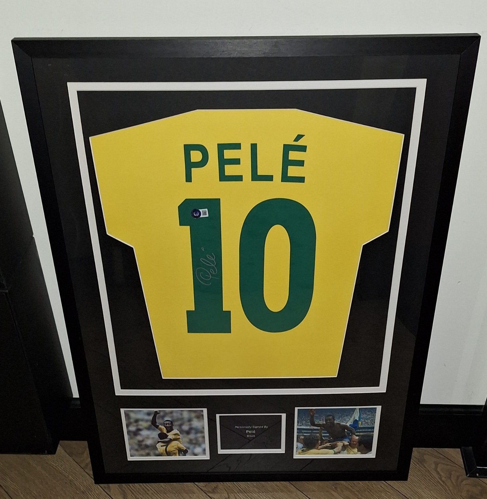 Gesigneerd Brazilië shirt door Pelé met beckett certificaat,, Verzamelen, Ophalen of Verzenden, Shirt