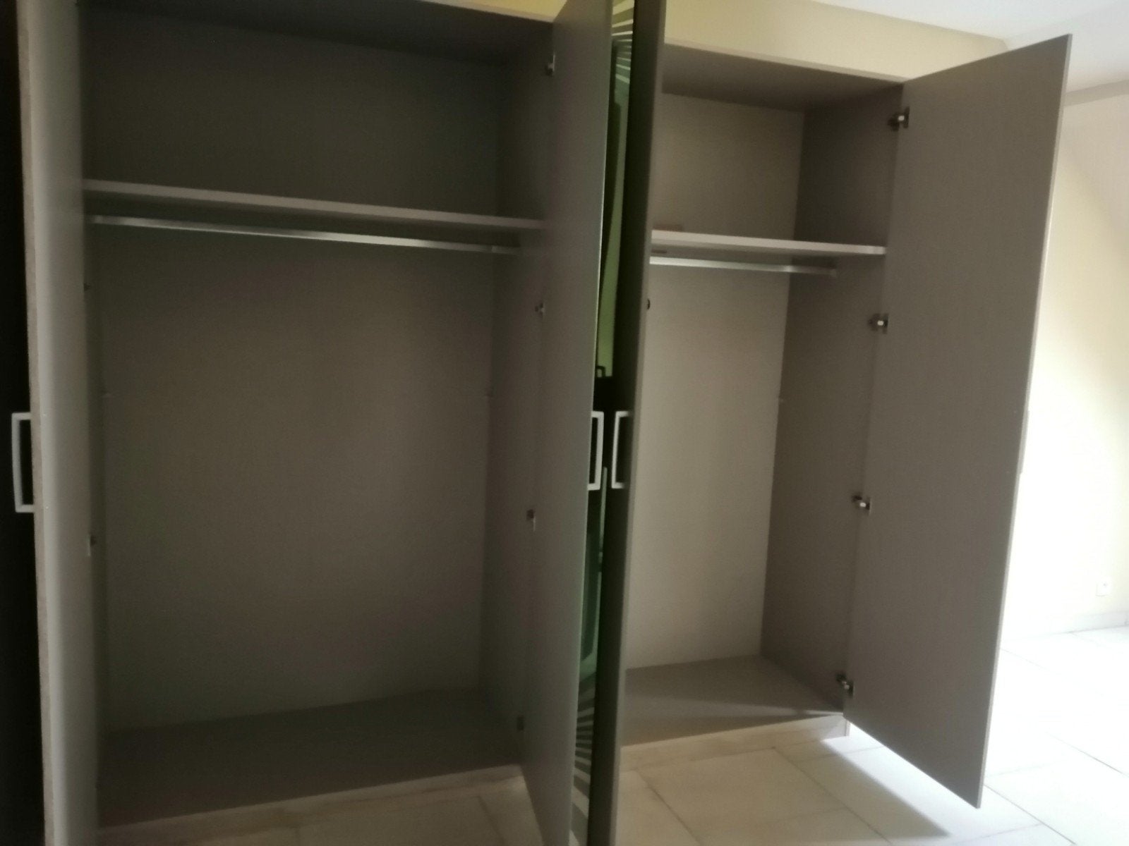dressing grande garde robe, Neuf, 200 cm ou plus, Enlèvement, Plusieurs portes