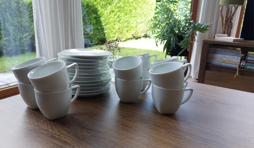 12 koffiekopjes + 12 ondertassen - Charlotte Marie G., Ophalen