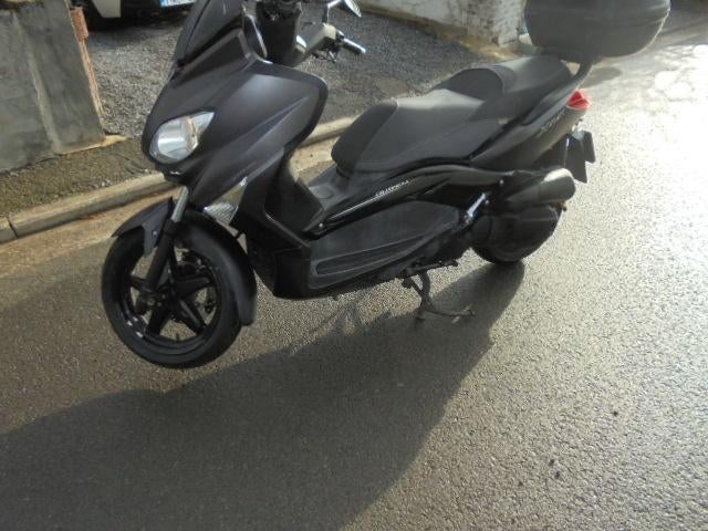 scooter x max 125 2011 tel. 0495/75/30/16, Fietsen en Brommers, Ophalen, Gebruikt, 125 cc, Benzine