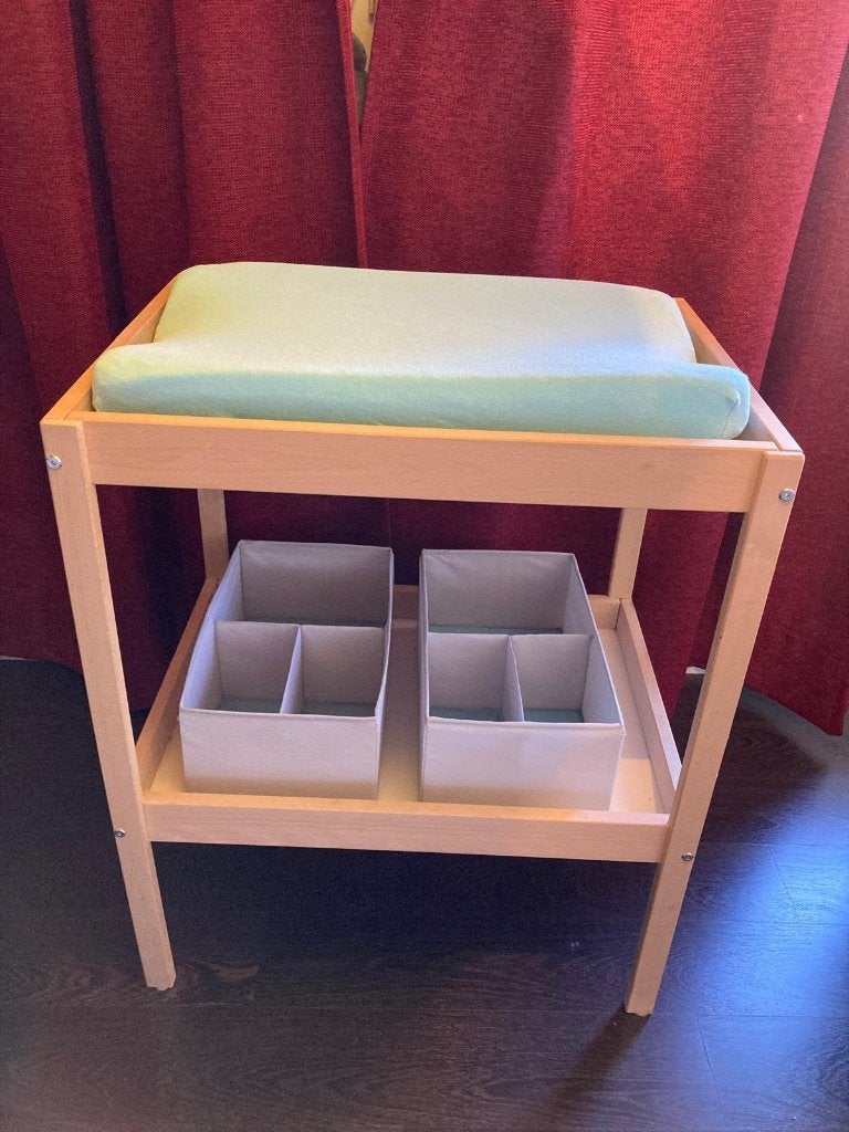 table de soins avec matelas à langer et 2 bacs de rangement, Enlèvement, Comme neuf, Commode