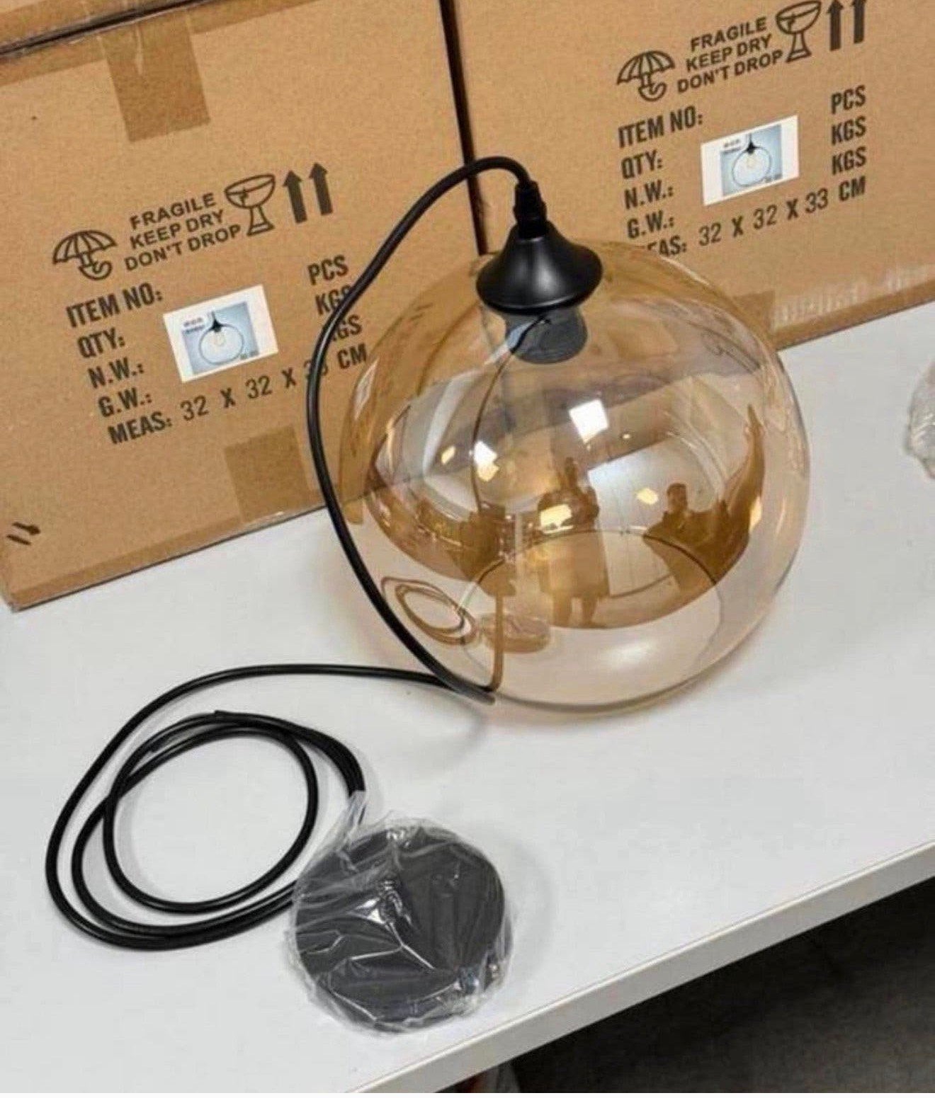 Nouvelle lampe suspendue sphérique en verre de couleur ambre, Enlèvement ou Envoi, Neuf, E27 (grand)