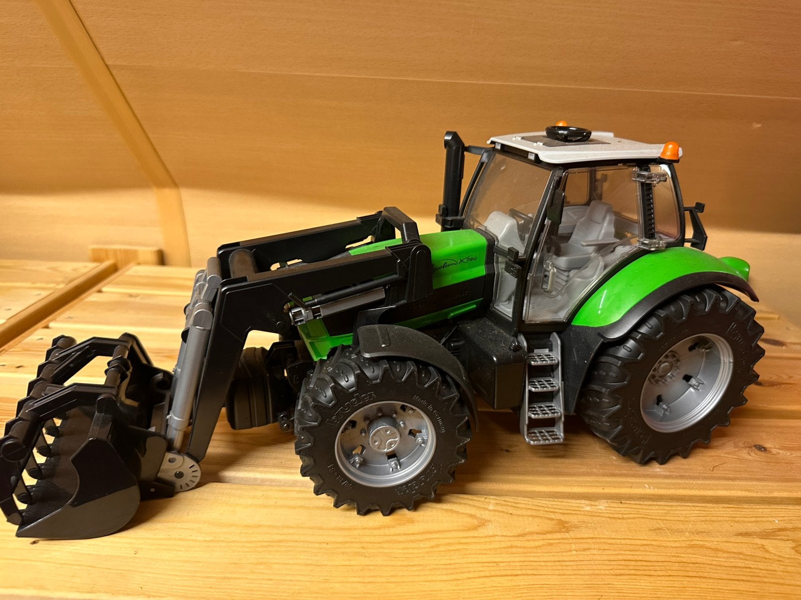 Brüder Deutz-Fahr Agrotron X720 met voorlader, Ophalen, Zo goed als nieuw
