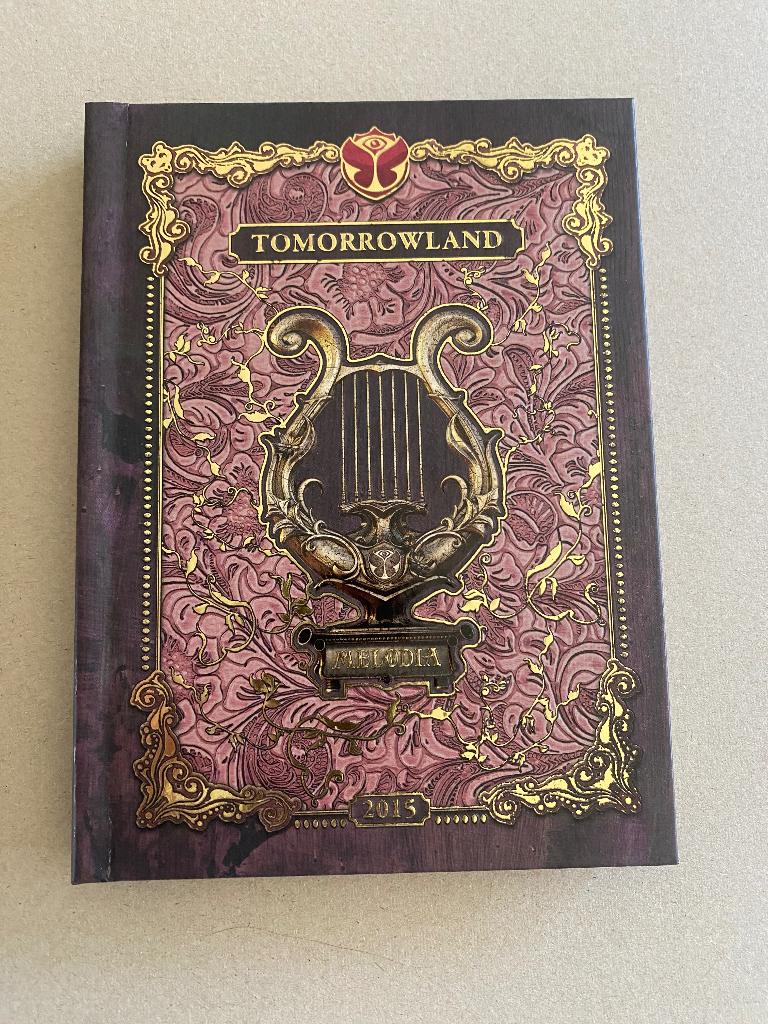 Tomorrowland CD box 2015-The secret Kingdom of Melodia, Enlèvement, Comme neuf, Dance populaire, Coffret
