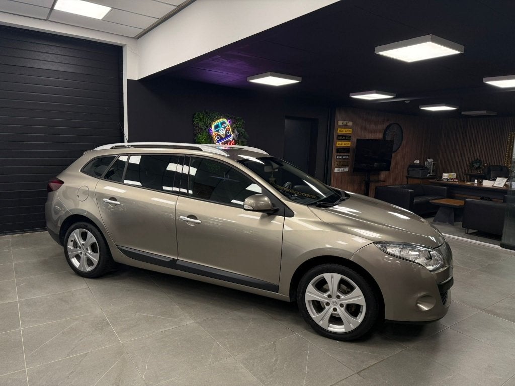 RENAULT MEGAN 2011 -130 PK-BENZINE 99.000 KM TOP STAAT, Auto's, Bluetooth, Euro 5, Bruin, Handgeschakeld