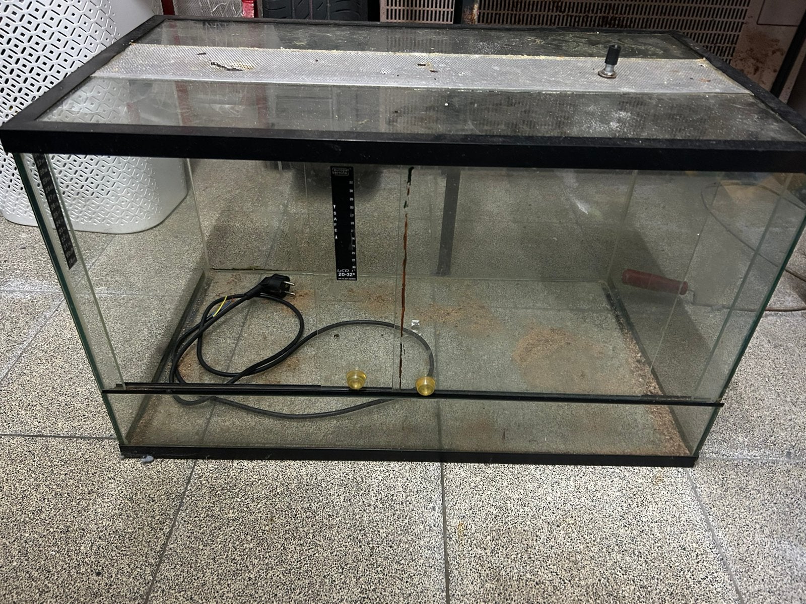 Terarium, Enlèvement, Comme neuf