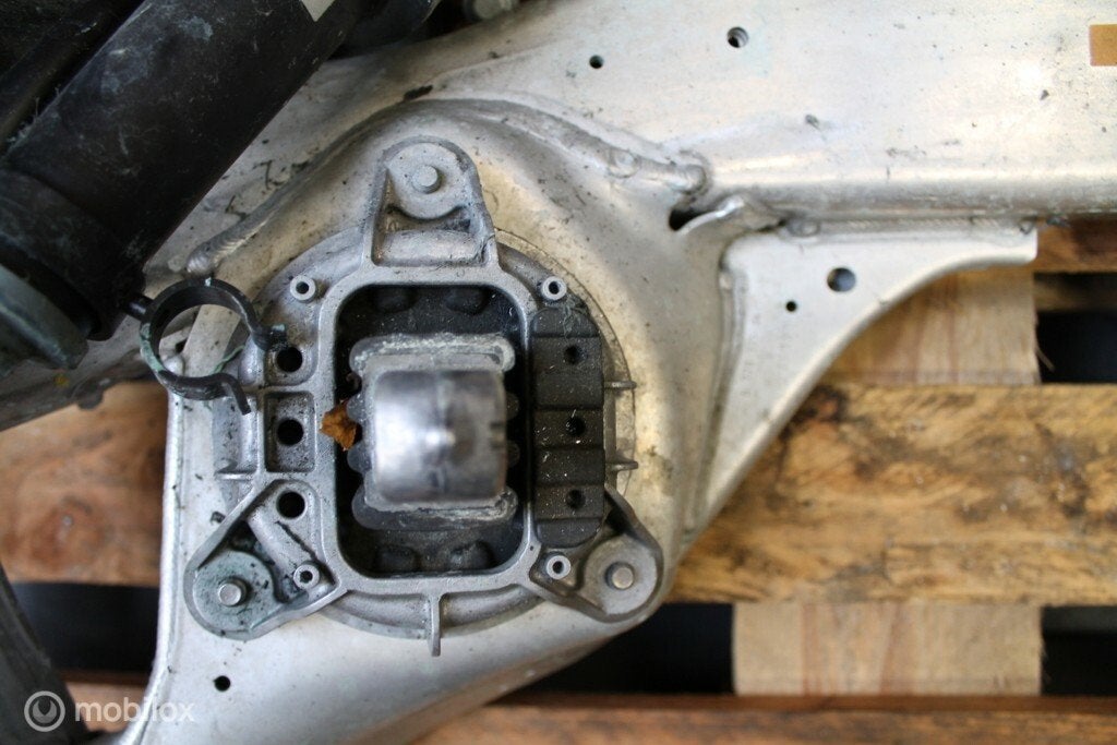 Support moteur G BMW 5 serie F10 (2009-....), Enlèvement ou Envoi, Utilisé