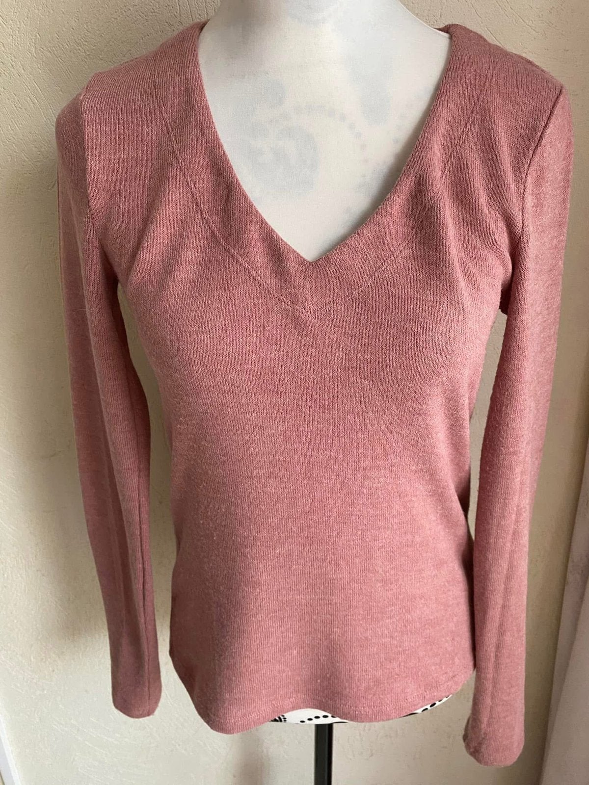 Pull en Maille Fine Rose Poudré Col V – MANGO (Taille S), Enlèvement ou Envoi, Comme neuf
