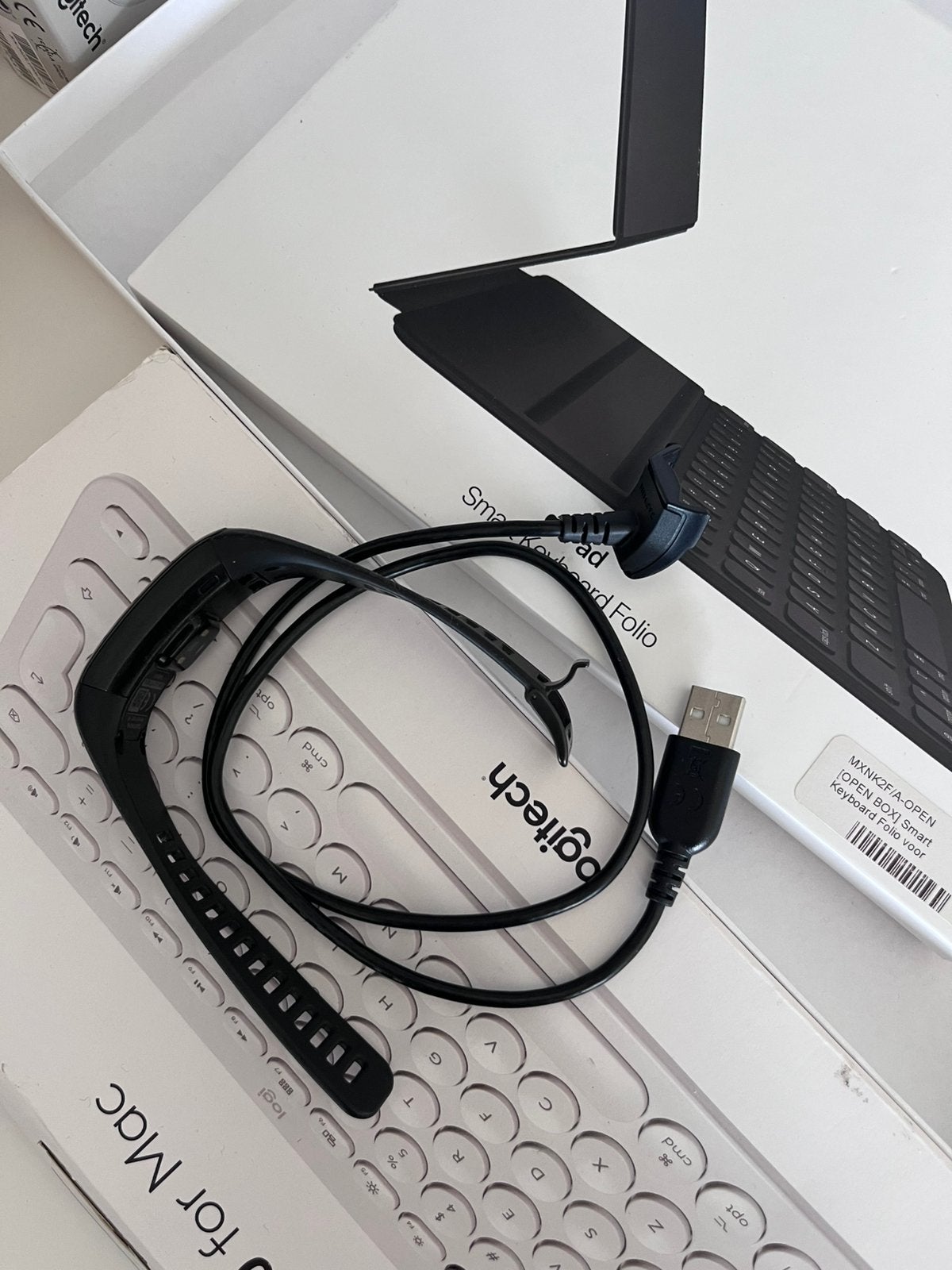 Montre Garmin, Bijoux, Sacs & Beauté, Enlèvement, Étanche, Comme neuf, Noir