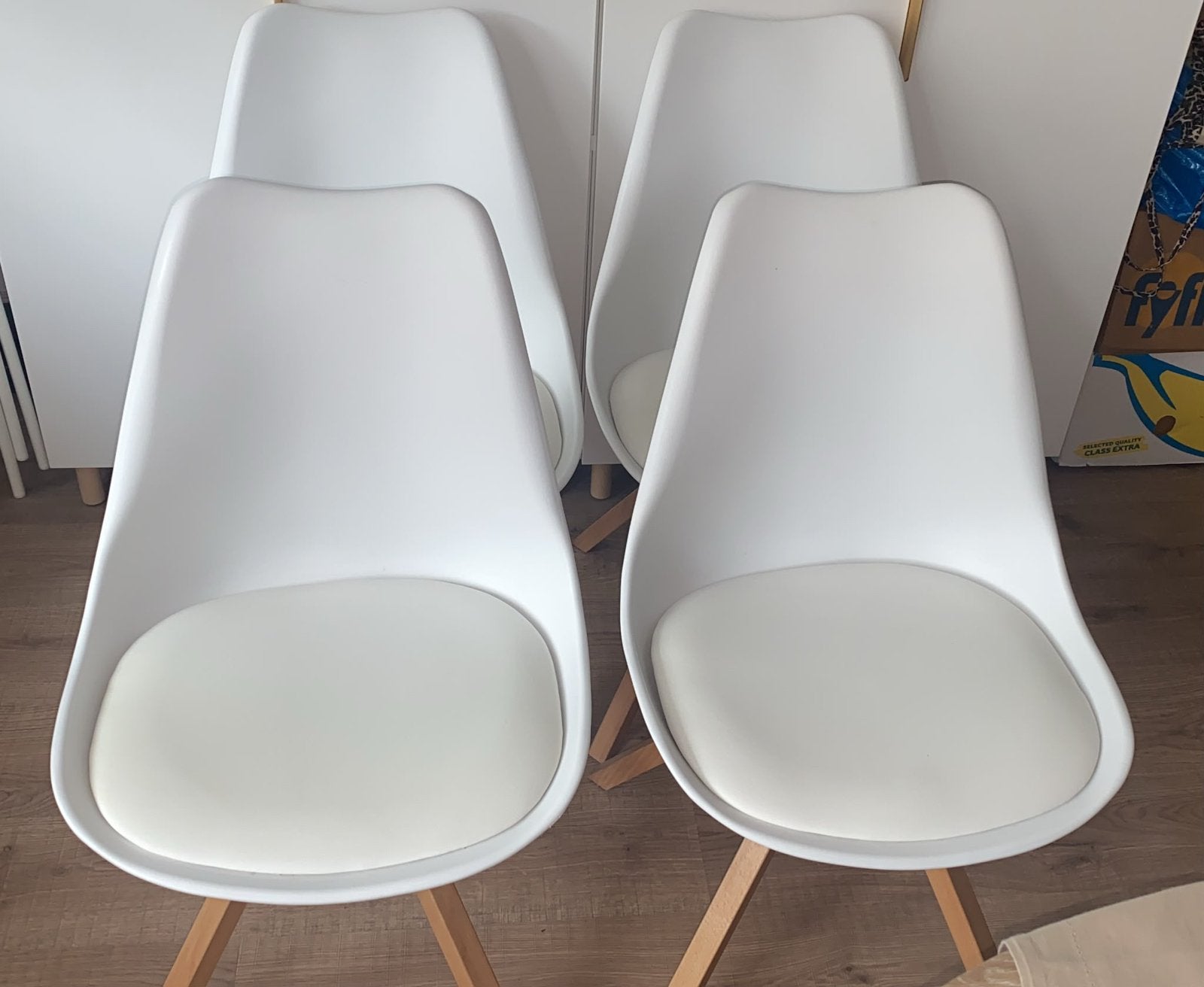 Jolies chaises de table à manger blanches, Maison & Meubles, Comme neuf, Enlèvement, Blanc, Quatre