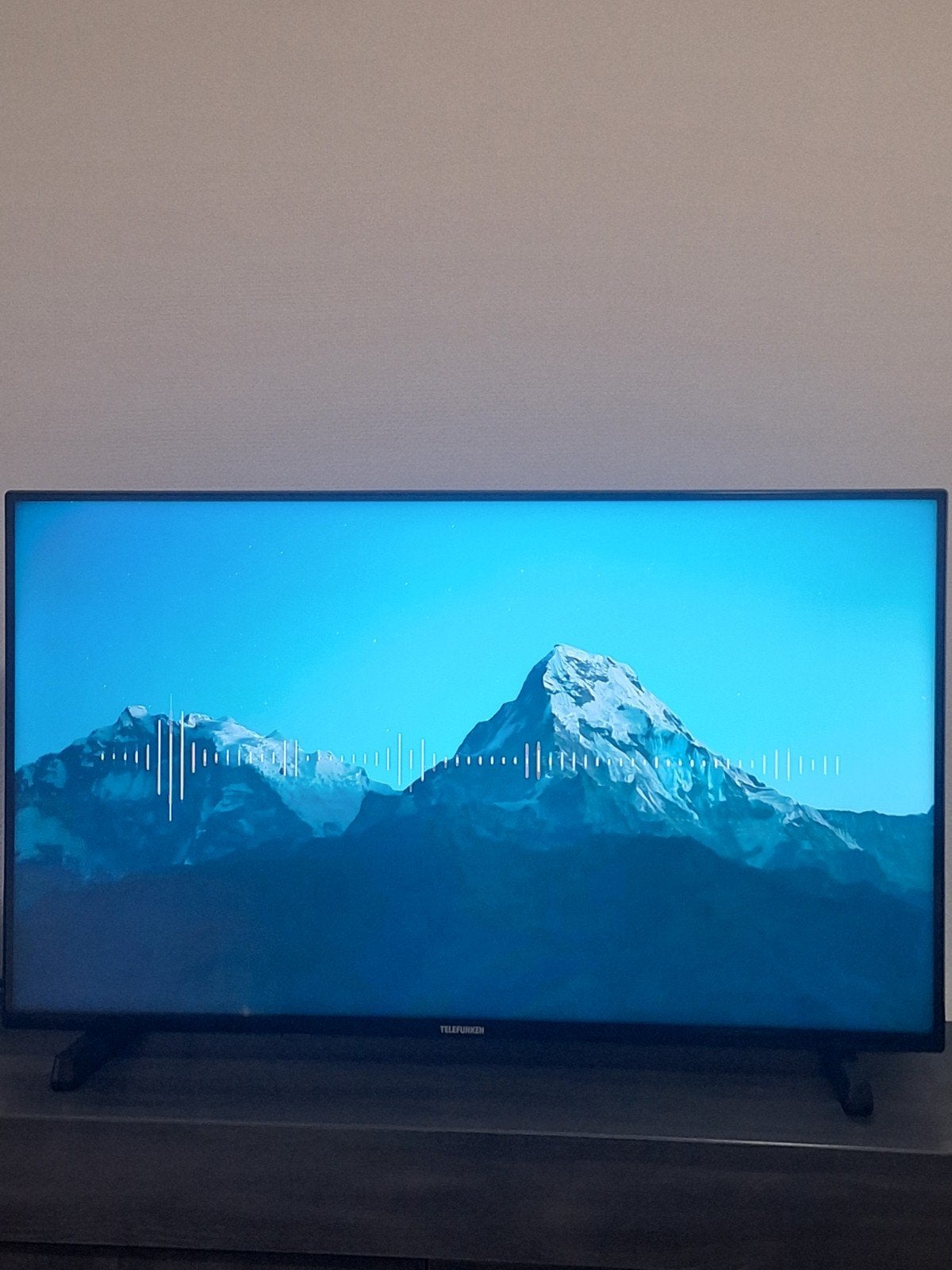 TELEVISIETOESTEL TELEFUNKEN — 43 inch (110 cm)