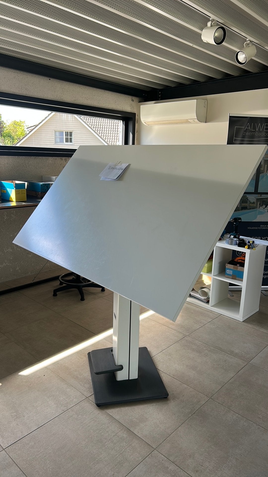 Tekentafel met Mutoh tekenapparaat, Enlèvement, Utilisé