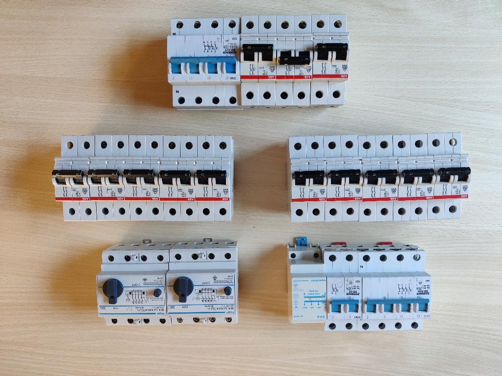 Lot automaten /zekeringen en differentieelschakelaars, Enlèvement, Utilisé, Autres types