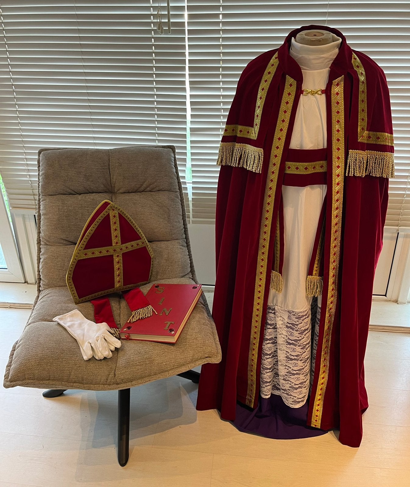 Sinterklaas kostuum, Diversen, Ophalen, Zo goed als nieuw