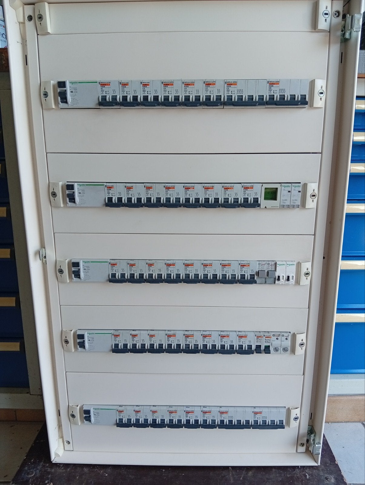 Zekeringkast voor woning 120 modulen, volgens AREI, Ophalen, Schakelaar