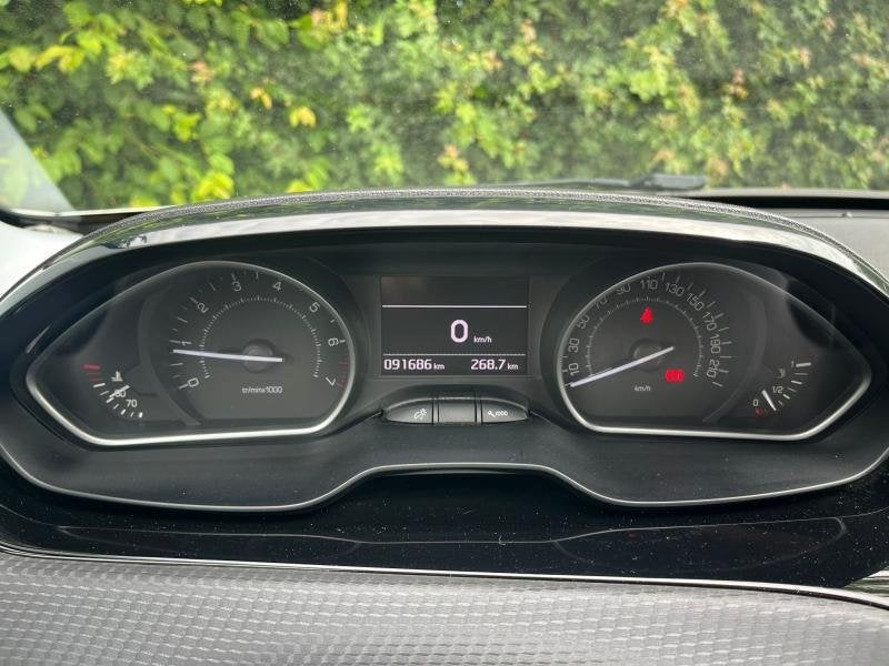 Peugeot 208 II GT Line, 1199 cc, Wit, Handgeschakeld, 5 deurs