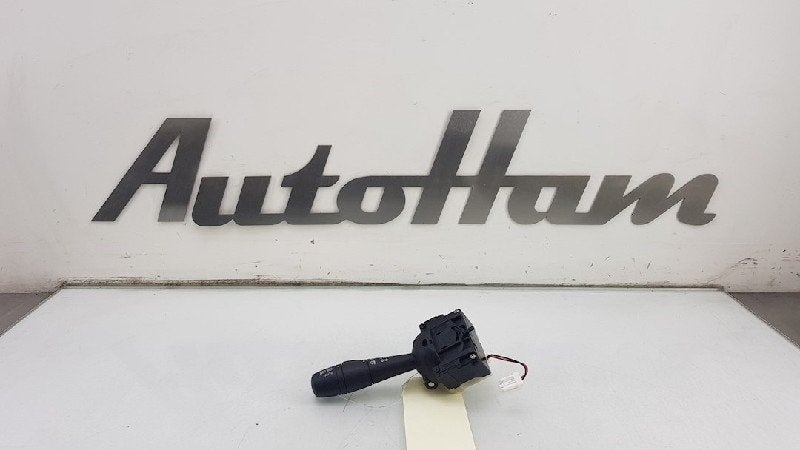 KNIPPERLICHTSCHAKELAAR Renault Captur I (2R) (|255675887R|), Gebruikt, Renault, Peter-Huppertz-Straße 5
51063  Köln, DE, Dialog.deutschland@renault.de
