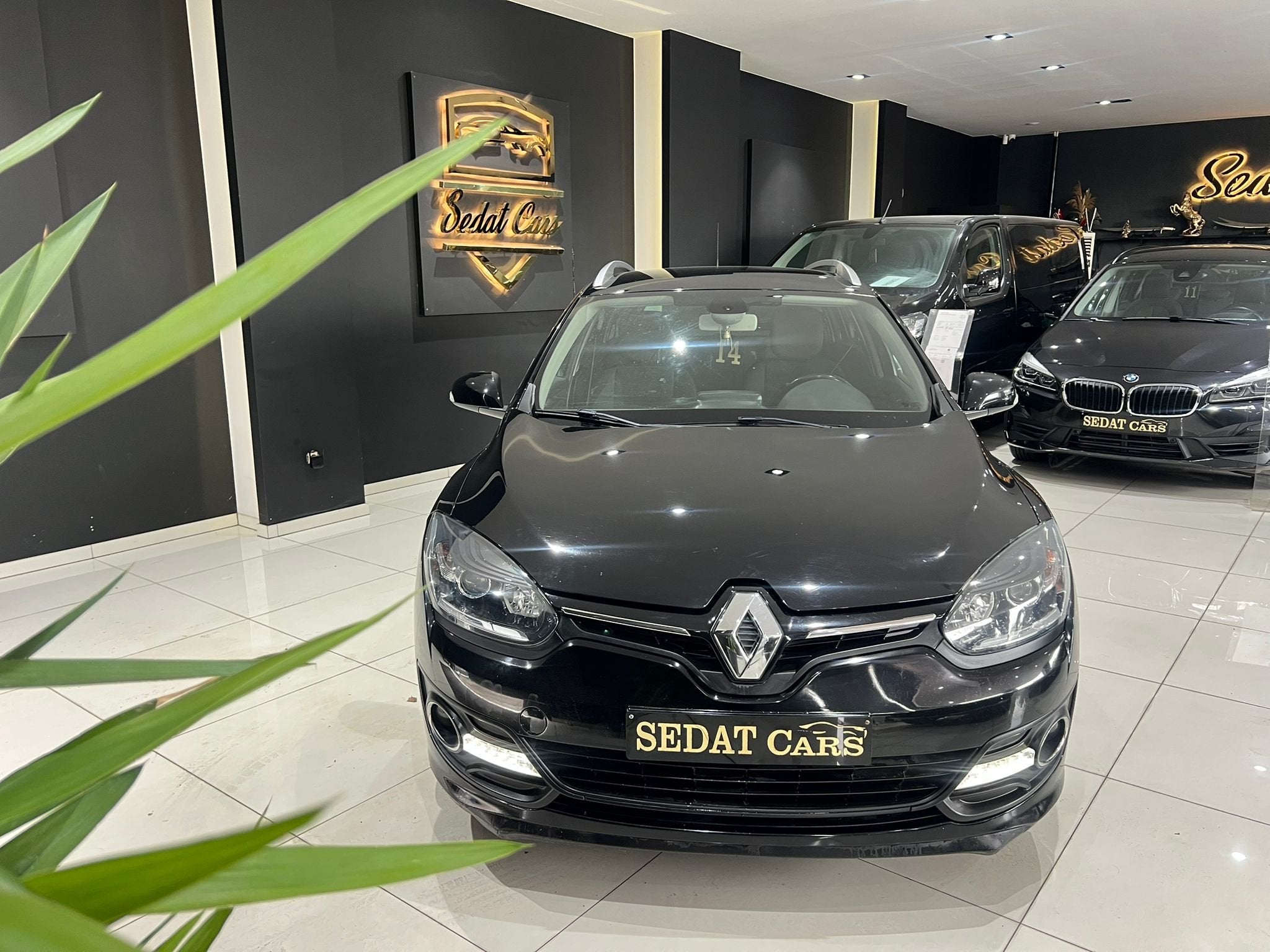 Renault Megane TCe 1.2 BENZINE EURO 6B, Auto's, Stof, Gebruikt, 116 pk, Zwart
