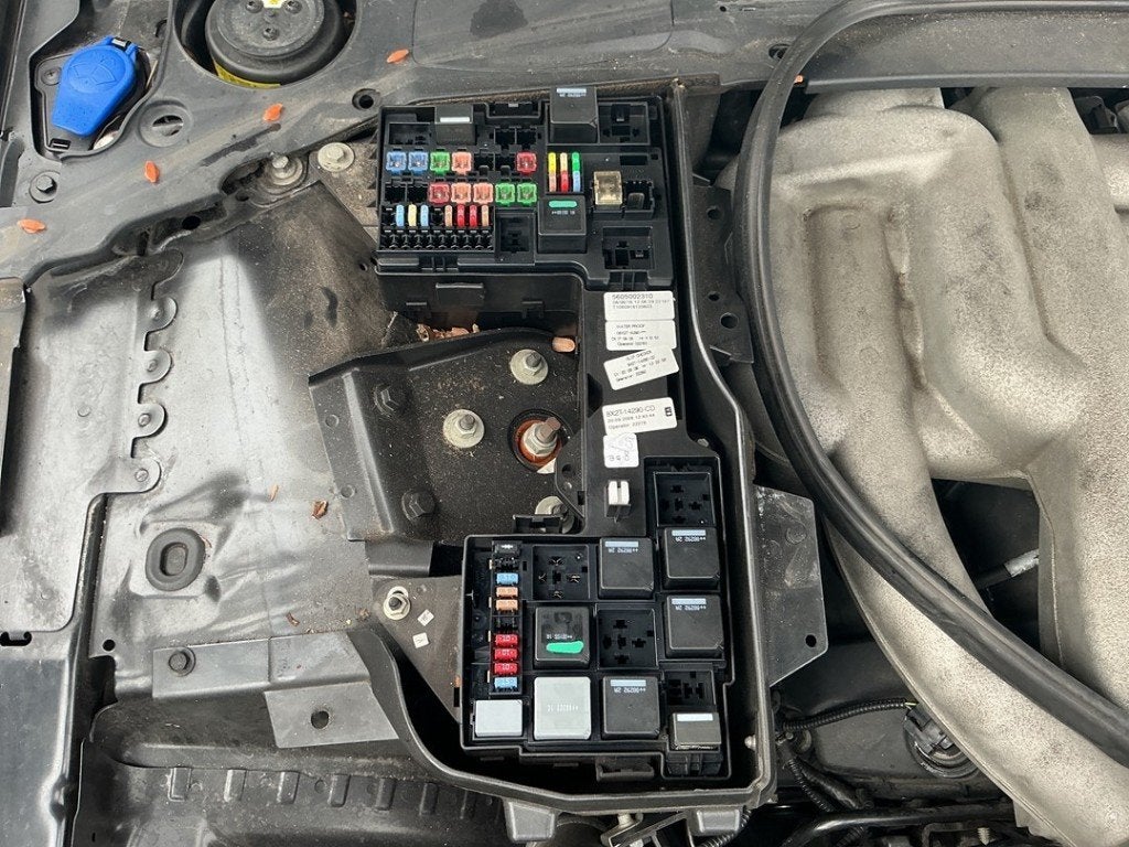 ZEKERINGKAST Jaguar XF (CC9) (|8X2T14290CD|), Campus Kronberg 7
61476  Kronberg im Taunus, DE, Gebruikt, Jaguar, Jaguar Land Rover Deutschland GmbH