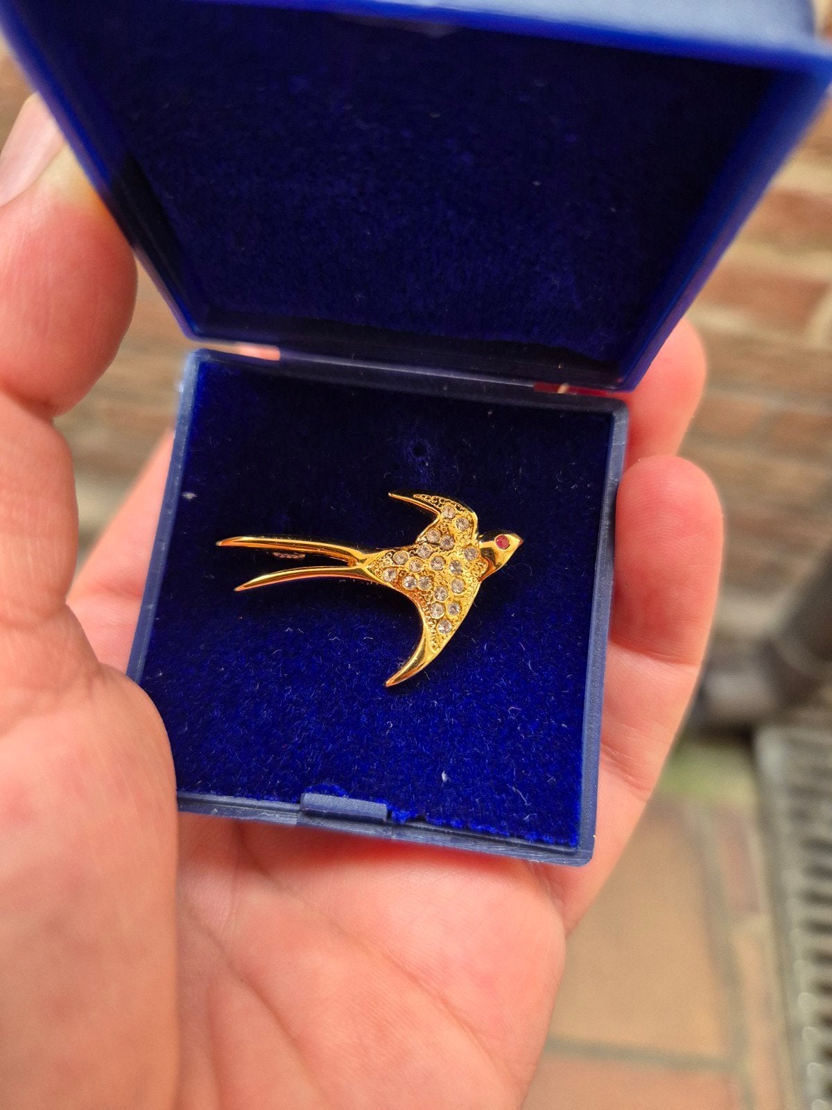 Vintage goudkleurige zwaluw broche, Ophalen of Verzenden