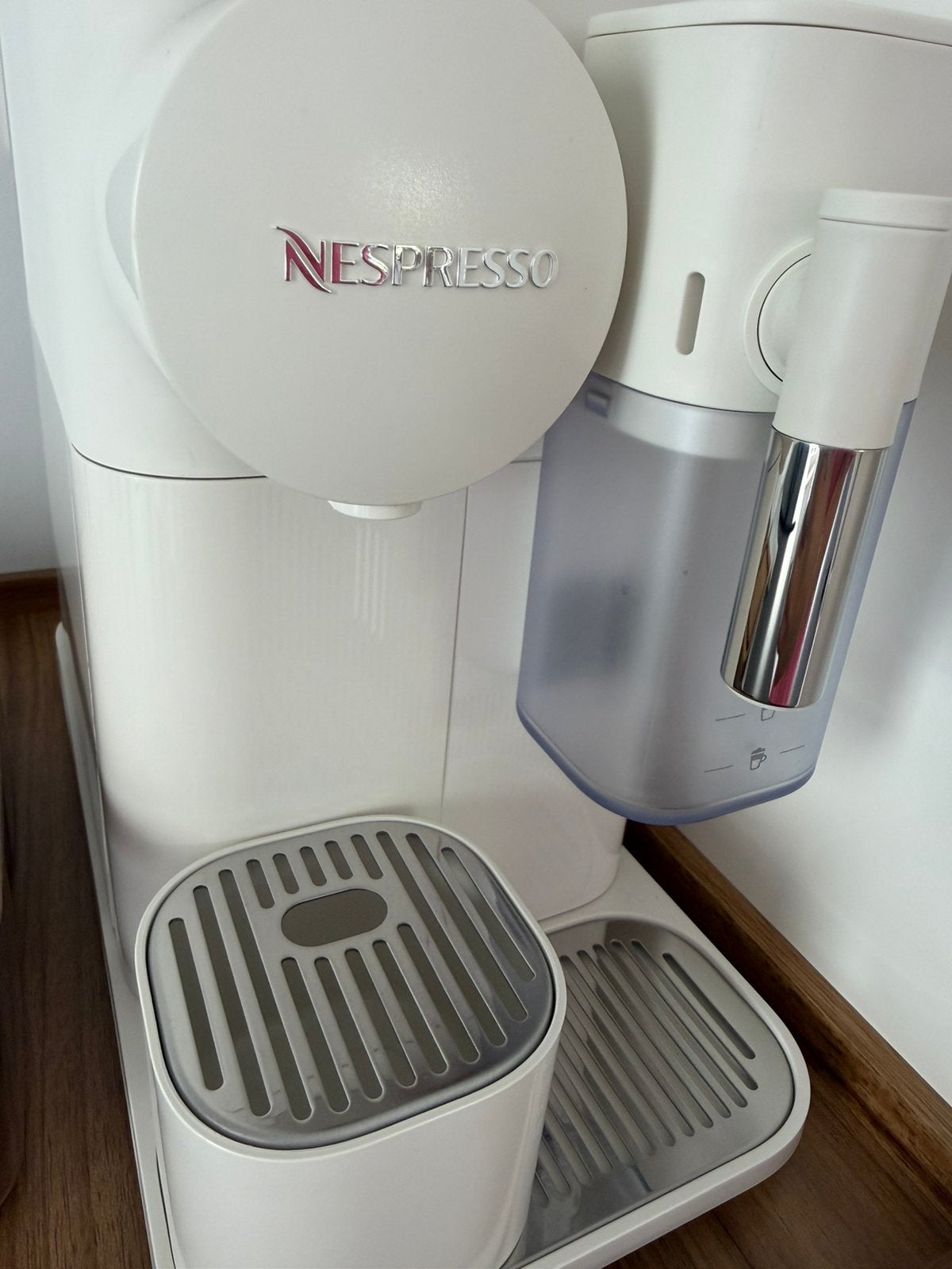 Nespresso - Lattissima One Porcelaine White, Elektronische apparatuur, Koffiezetapparaten, Ophalen, Zo goed als nieuw