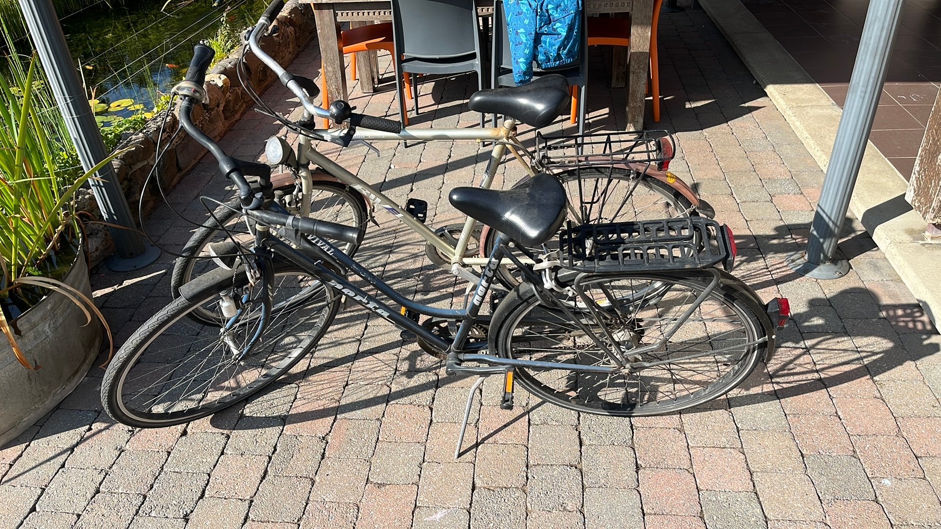 2 oude fietsen nog bruikbaar 10euro/stuk, Enlèvement, Utilisé