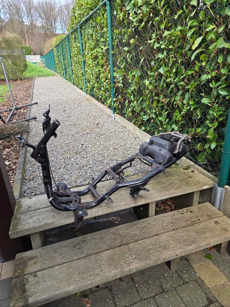 Bromfietskader,scooterkader met papieren MBK Nitro(airox), Fietsen en Brommers, Ophalen