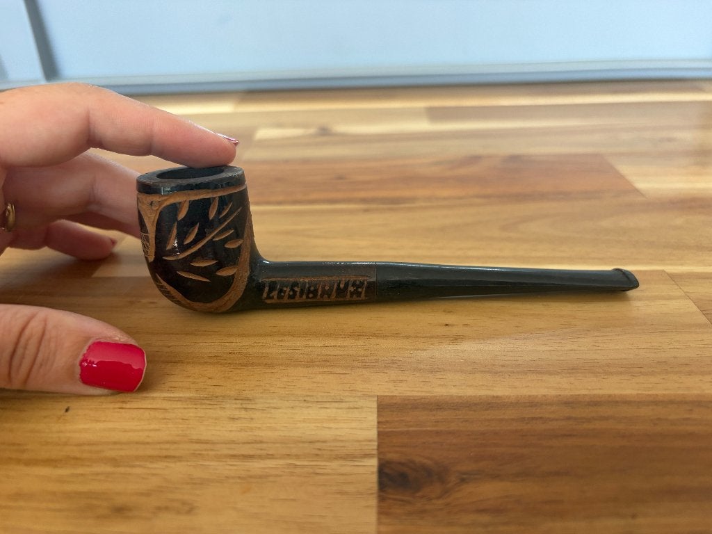 Pipe vintage sculptée à décor de feuillage – bois foncé, Enlèvement ou Envoi, Utilisé, Autres types
