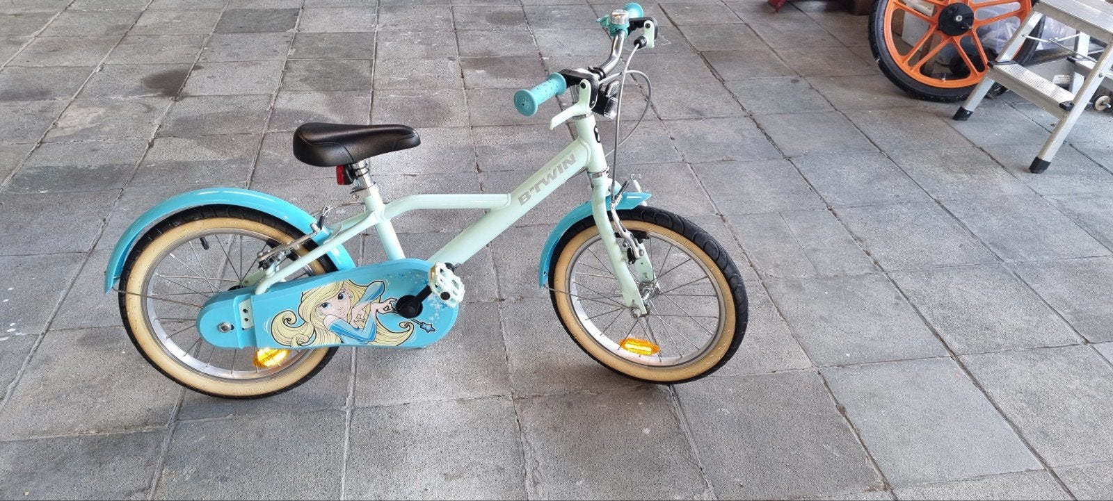 Meisjesfiets BTWIN blue princess 500 16 inch als nieuw., Ophalen, Zijwieltjes