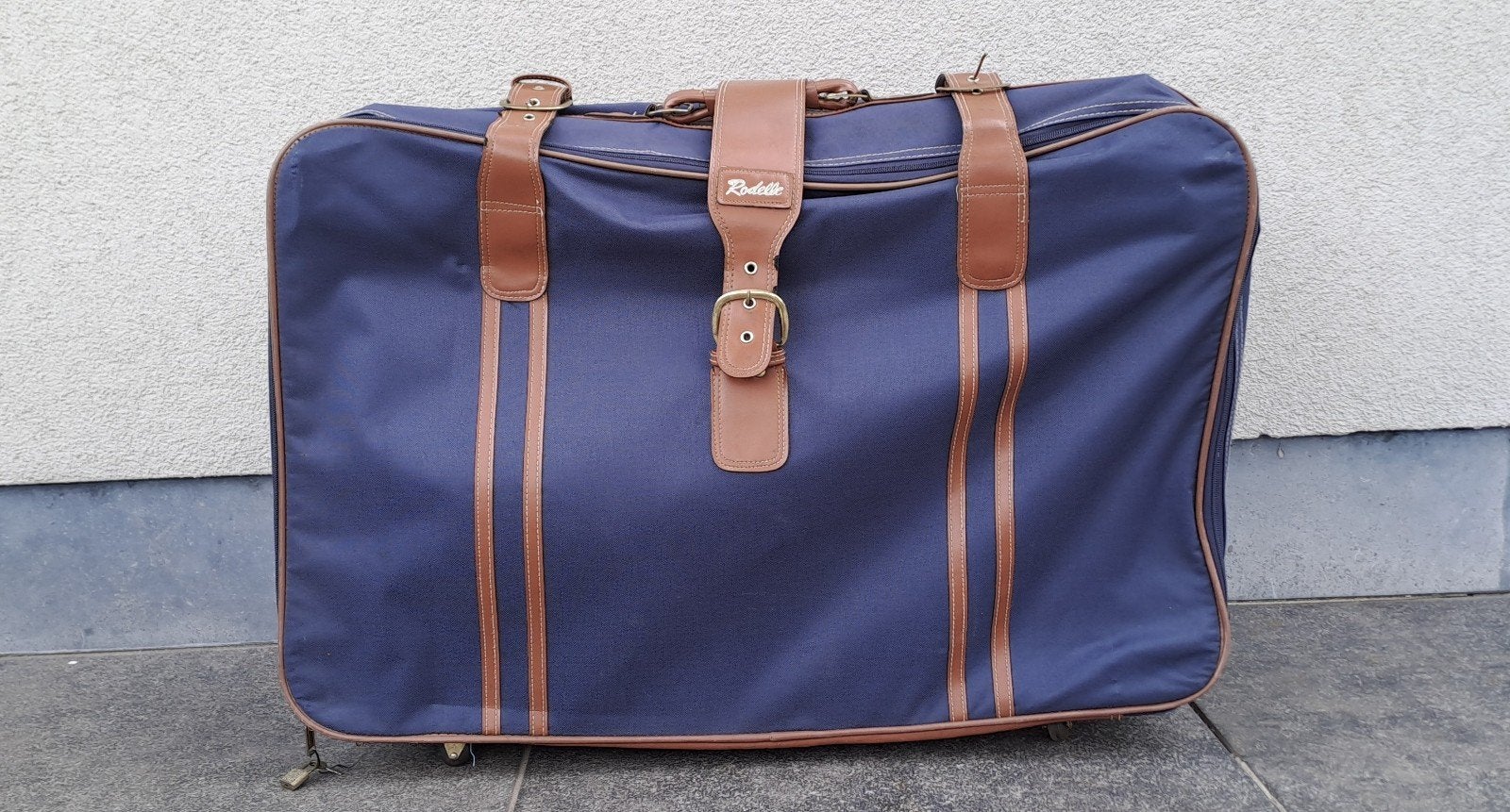 Reiskoffer vintage donkerblauw op wieltjes met rits en slot., 70 cm ou plus, Moins de 35 cm, Enlèvement, Utilisé