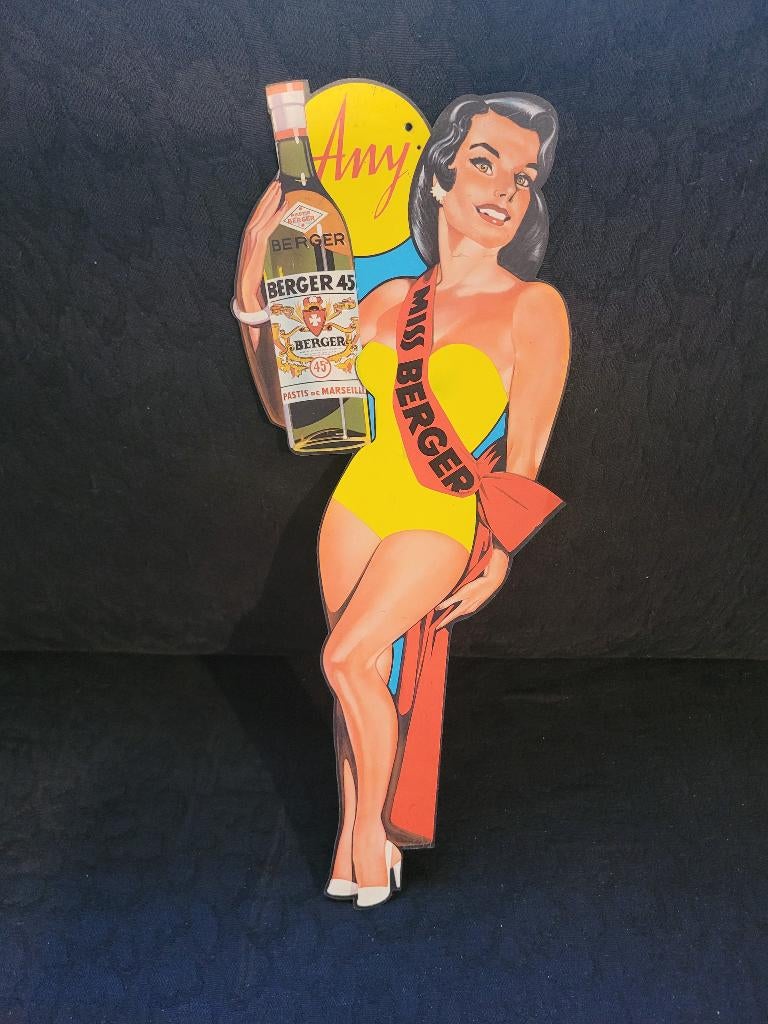 Oude metalen pin-up reclame van Miss Berger, Verzamelen, Merken en Reclamevoorwerpen, Gebruikt, Reclamebord, Ophalen of Verzenden