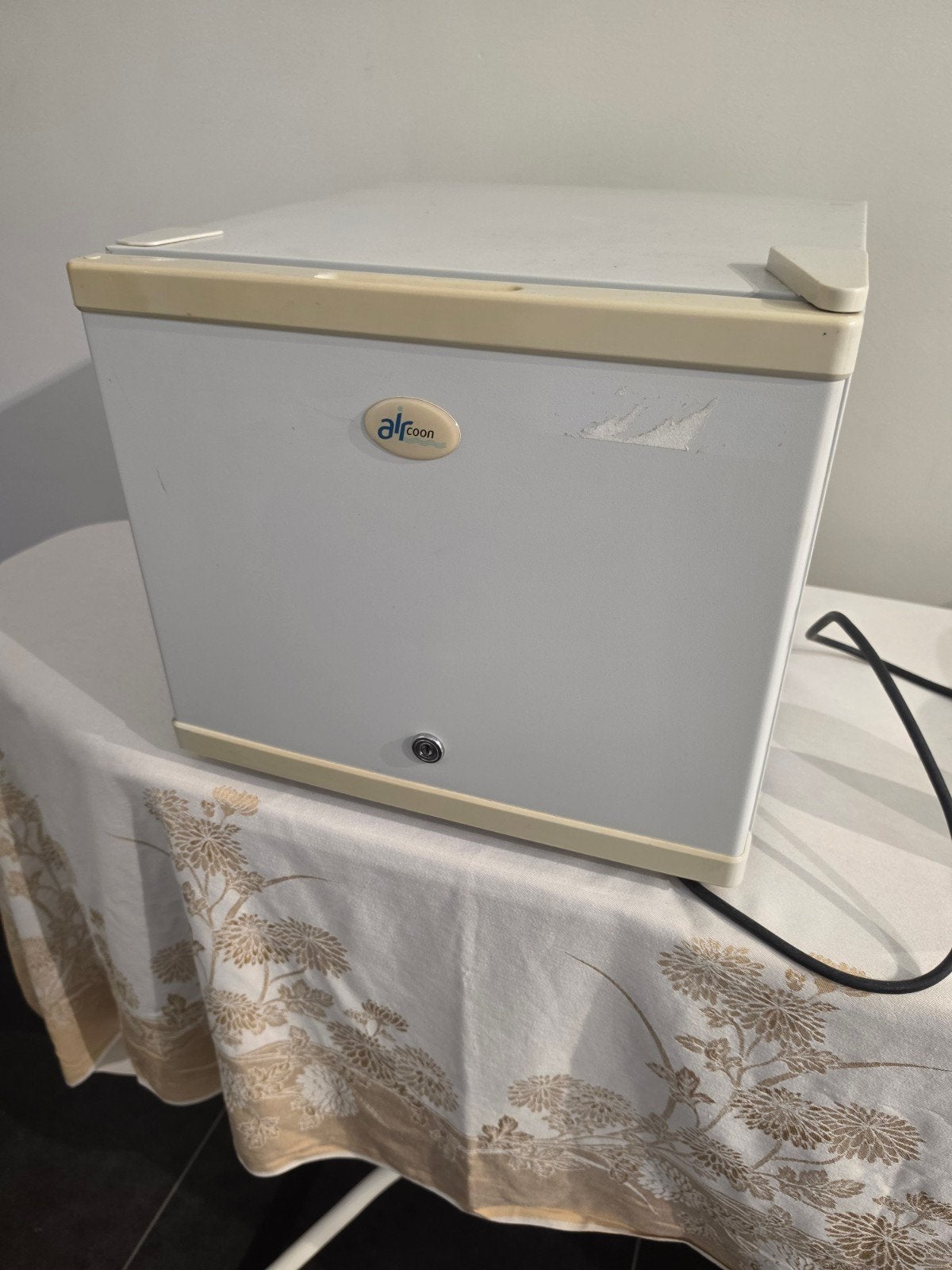 Mini koelkast 

H 35
B 38
D 40, Elektronische apparatuur, Vriezers en Diepvrieskisten, Ophalen