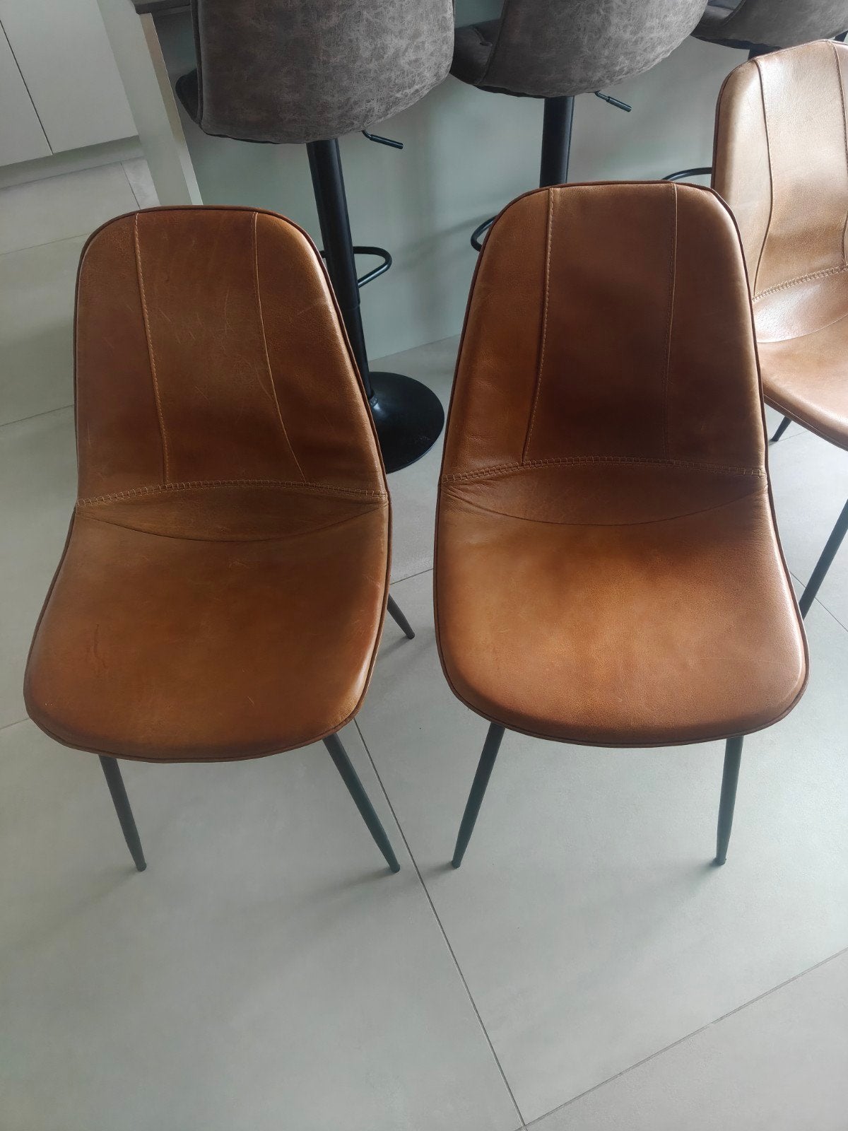 4 lederen stoelen, Ophalen