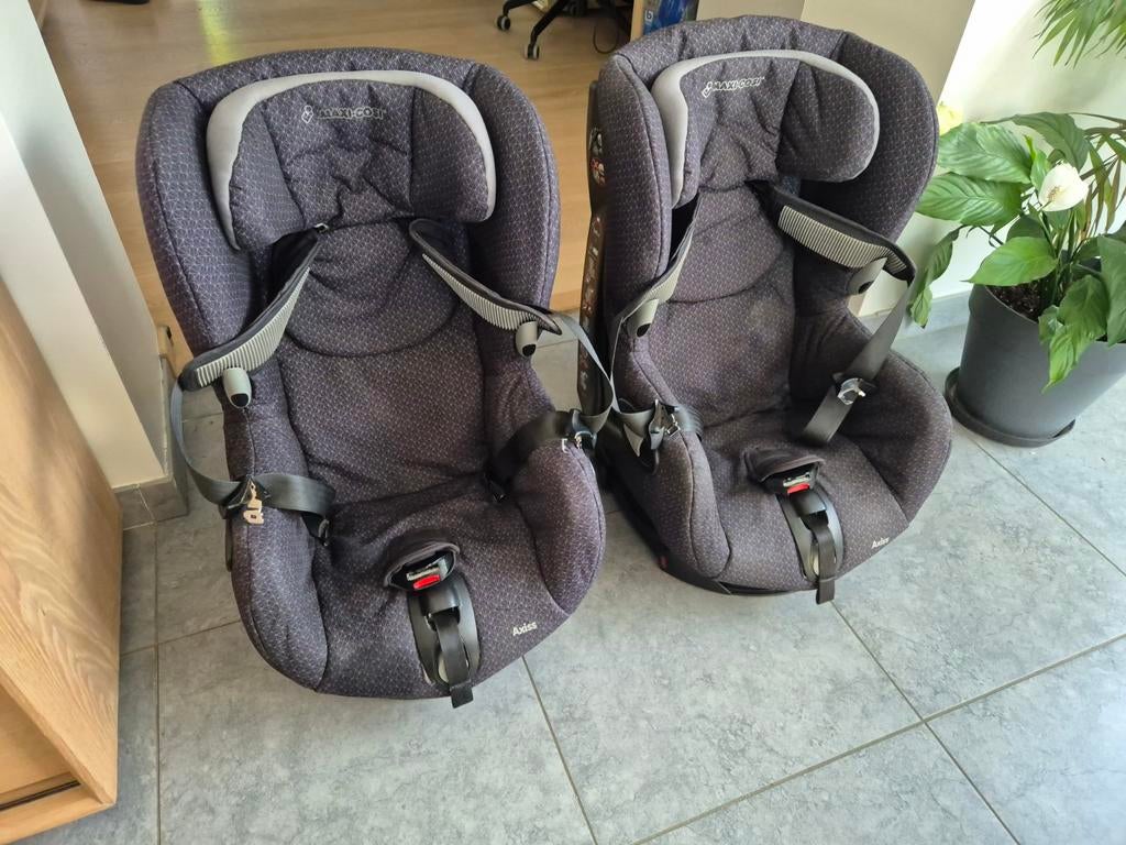 Te koop: 2x Maxi-Cosi Axiss autostoeltjes – 90 draaibaar, Kinderen en Baby's, Autostoeltjes, Maxi-Cosi, Autogordel, Ophalen