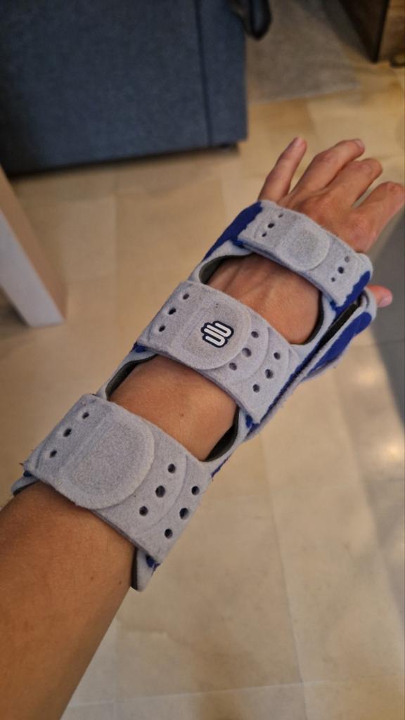 Handbrace -- handorthese, Diversen, Ophalen