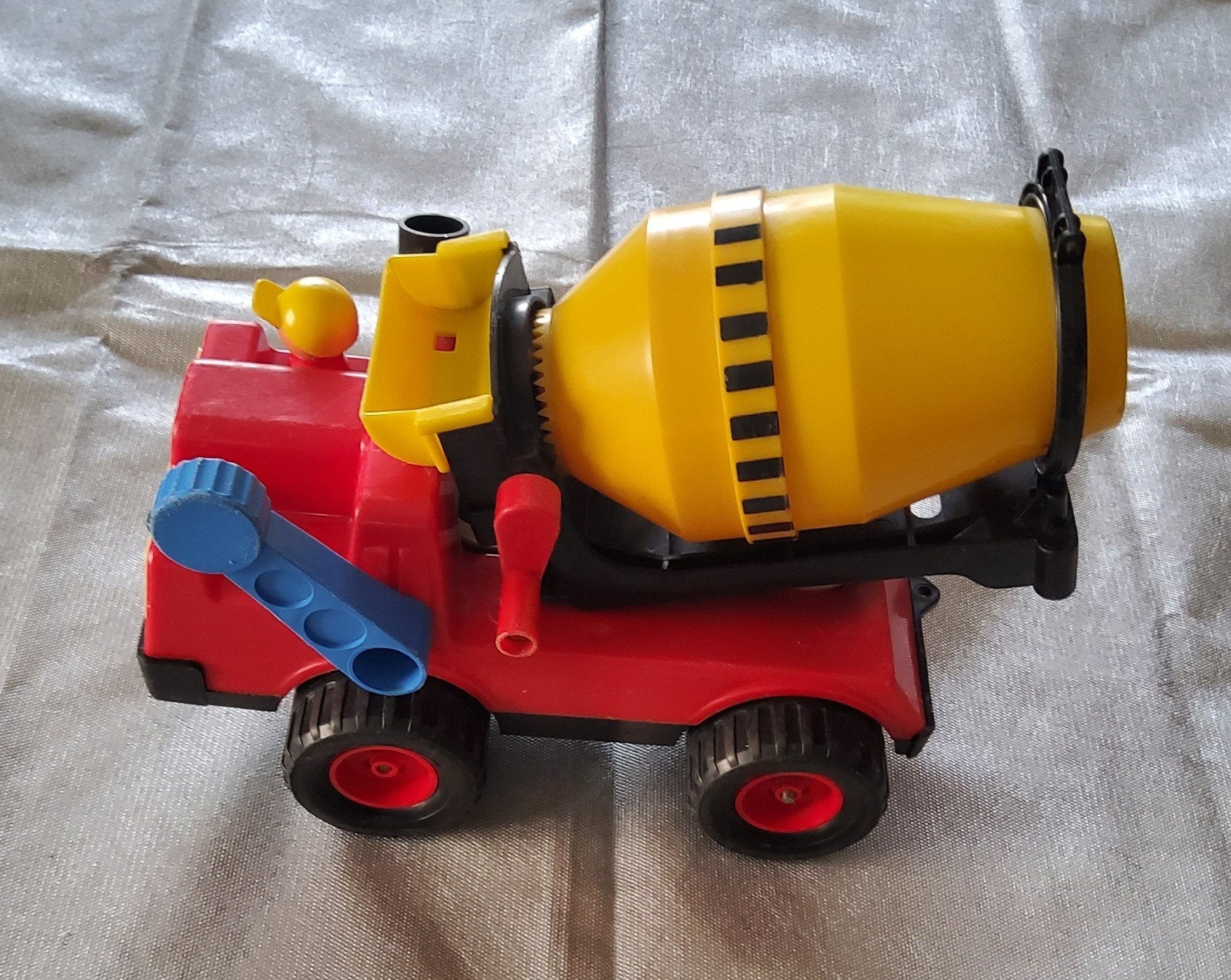 Bétonnière en jouet (longueur environ 30 cm), Enfants & Bébés, Enlèvement, Utilisé