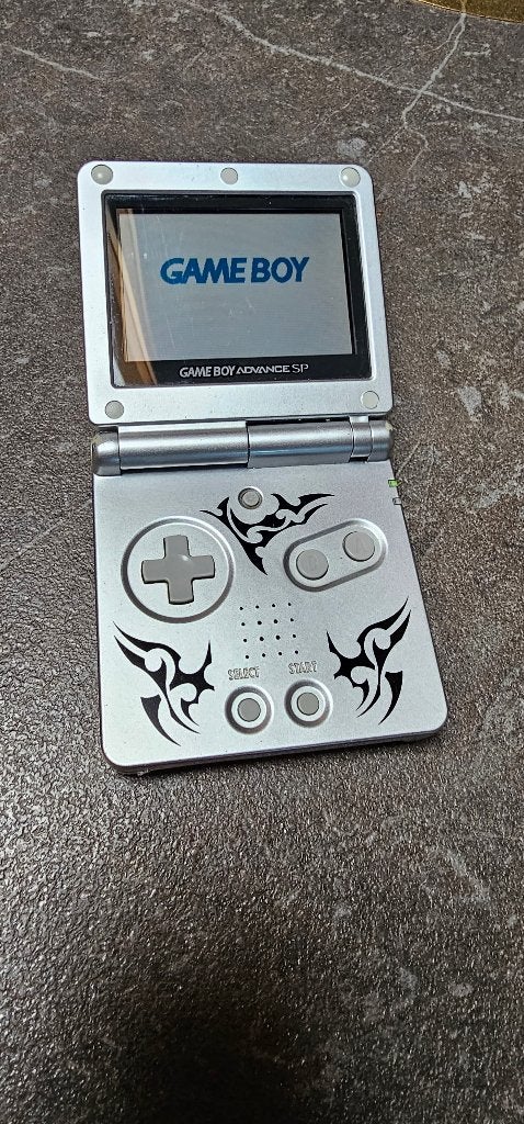 Gameboy SP Tribal, Games en Spelcomputers, Spelcomputers | Nintendo Game Boy, Ophalen of Verzenden, Gebruikt