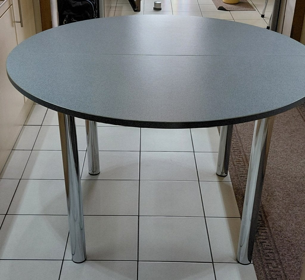 Keukentafel in perfecte staat (Uitschuifbaar tot ovaal), Ophalen, 100 tot 150 cm, Rond, Zo goed als nieuw
