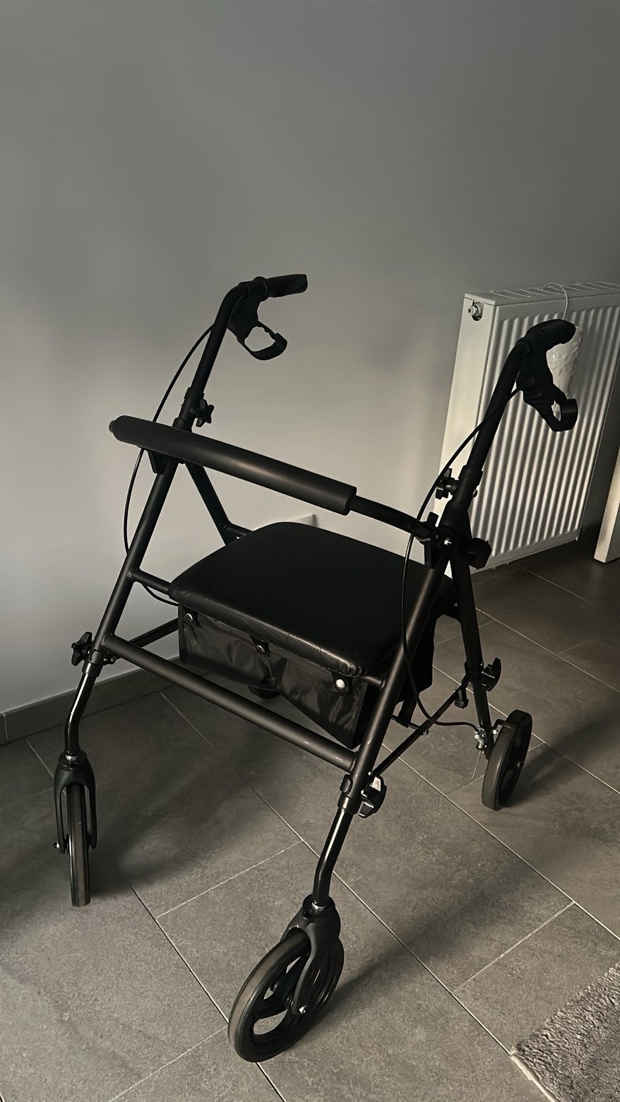Zwarte rollator(zo goed als nieuw), Enlèvement, Pliable, Comme neuf