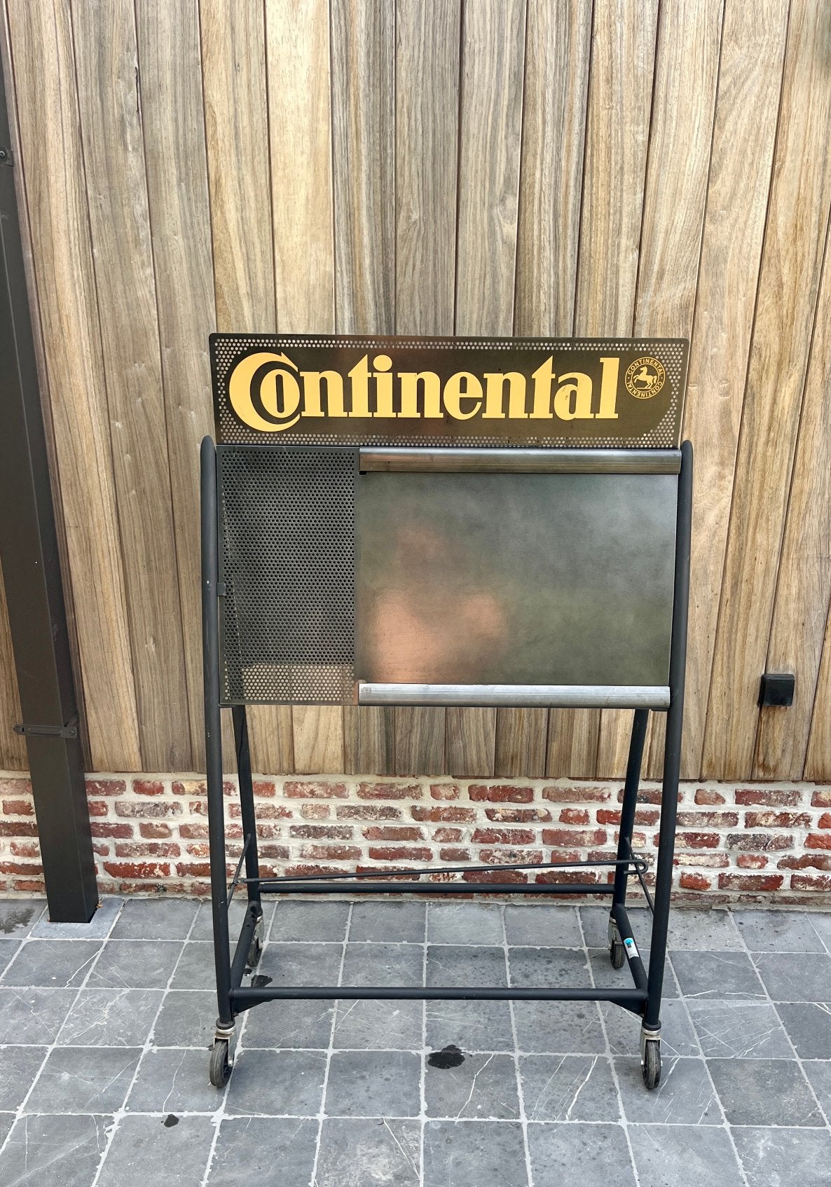 Banden display Continental !, Ophalen, Met wielen, Gebruikt